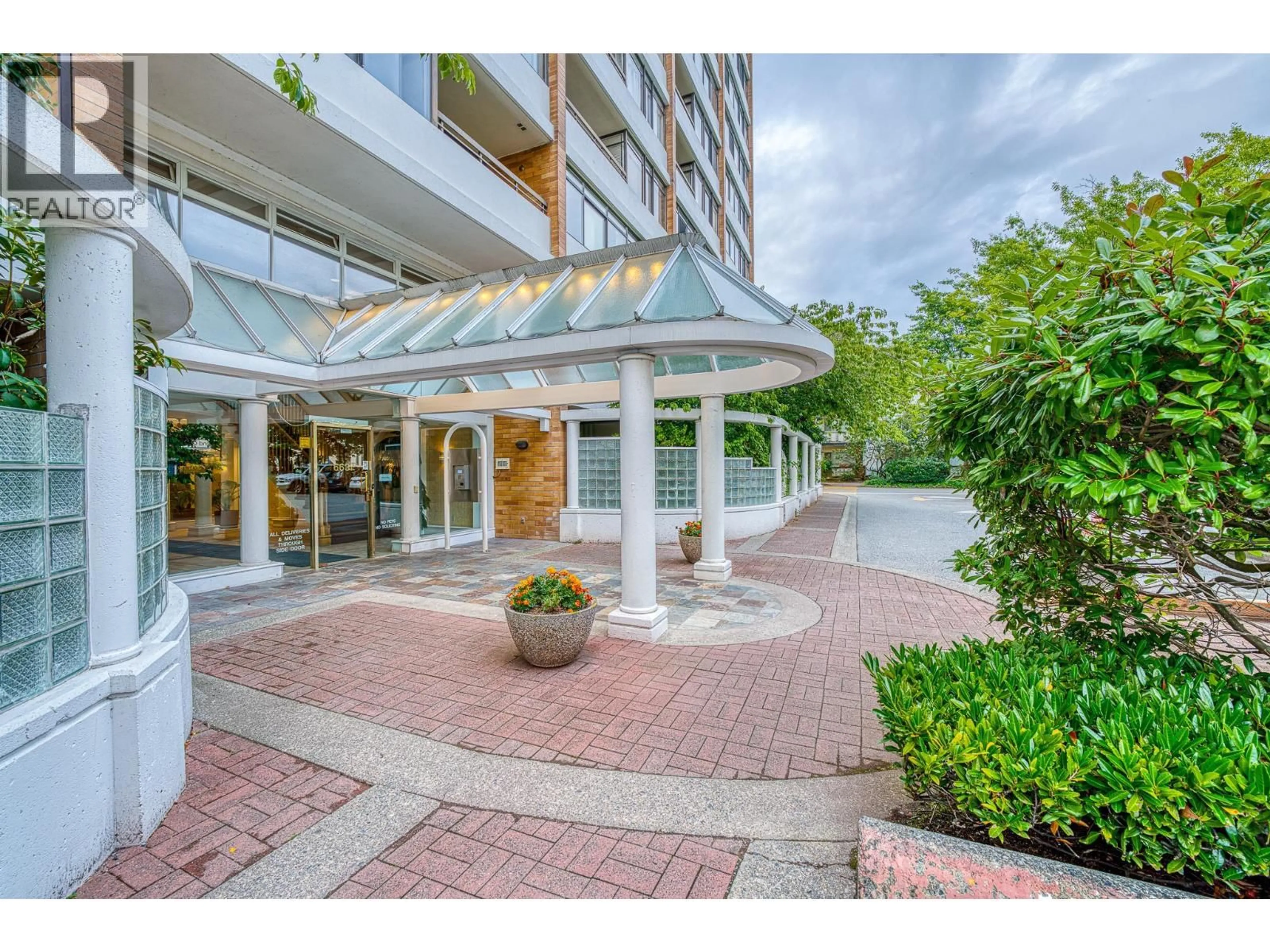 Indoor foyer for 1311 - 6631 MINORU BOULEVARD, Richmond British Columbia V6Y1Z1