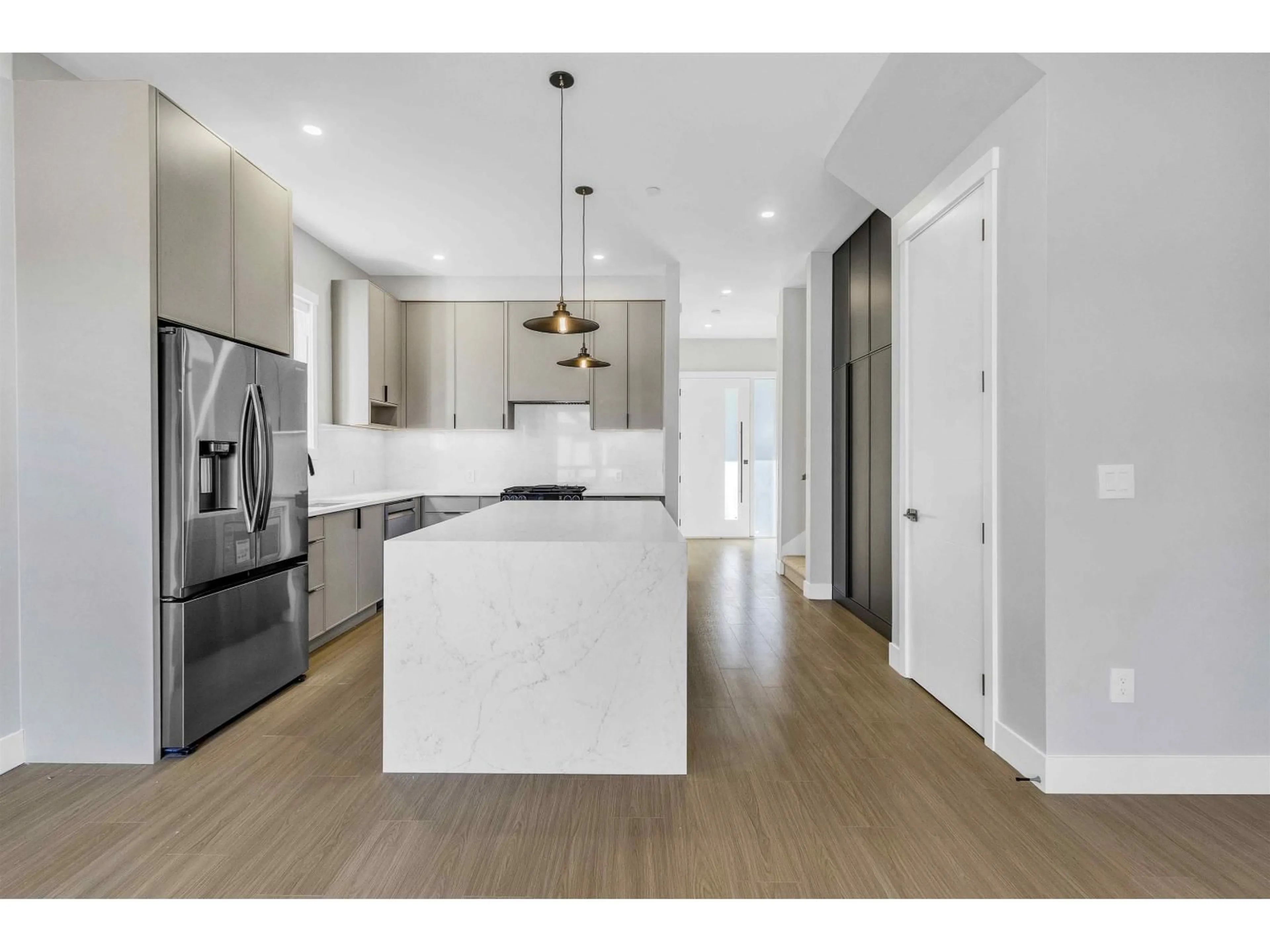 Open concept kitchen, unknown for 7686 196, Langley British Columbia V2Y3V4