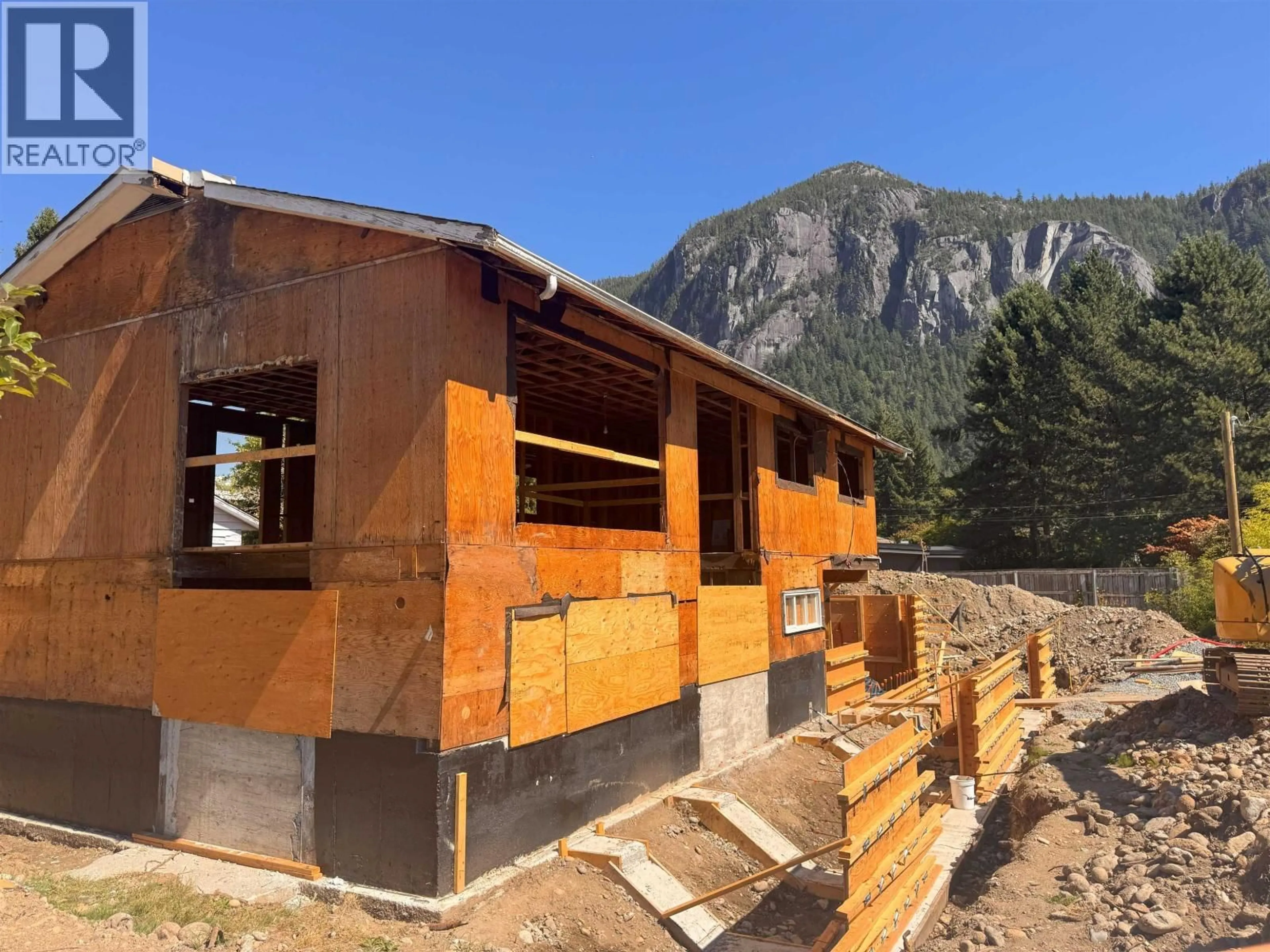 Unknown for 1764 GARDEN PLACE, Squamish British Columbia V8B0X5