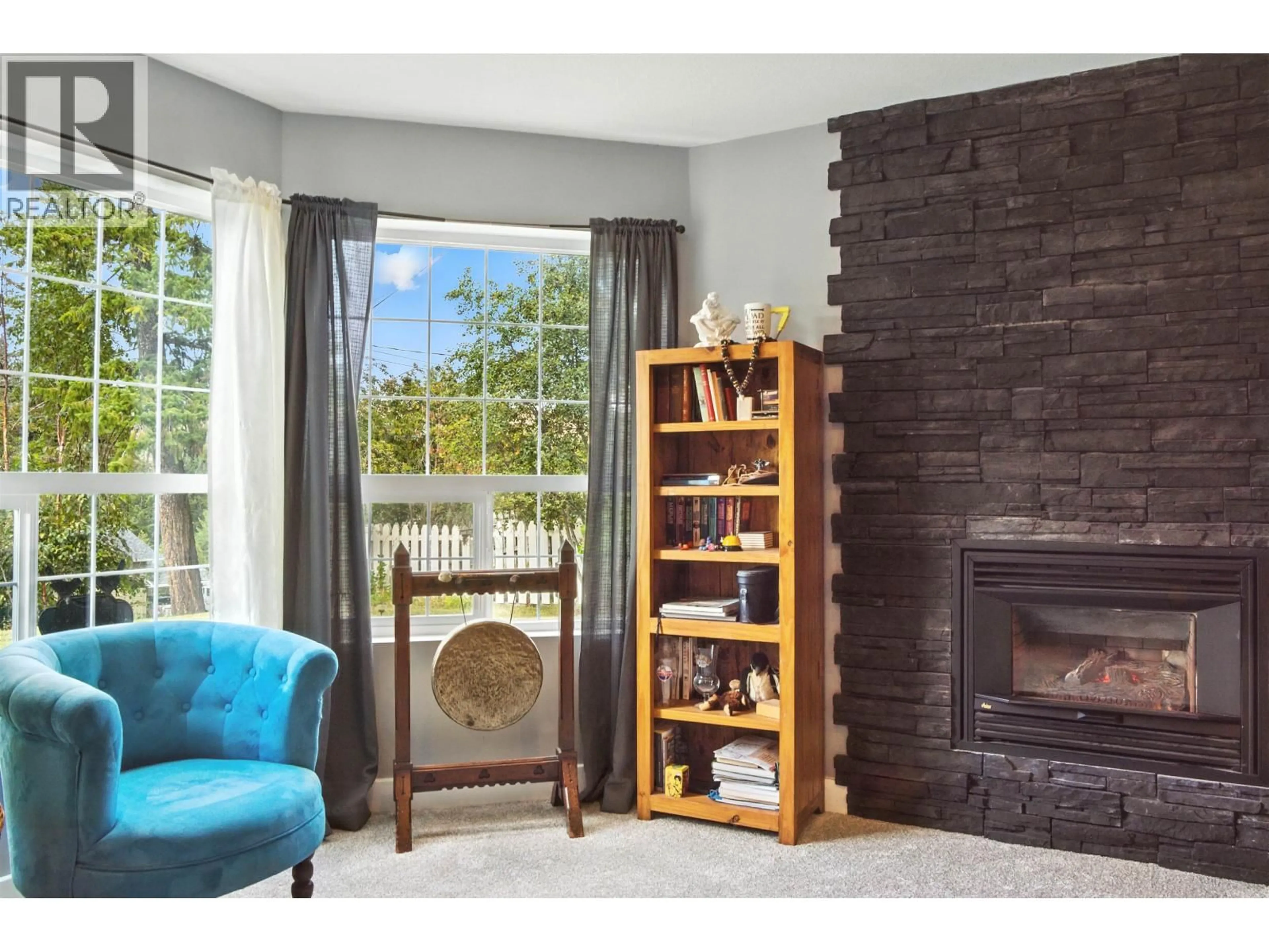 Living room with furniture, unknown for 2117 KINGLET ROAD, Williams Lake British Columbia V2G5G3