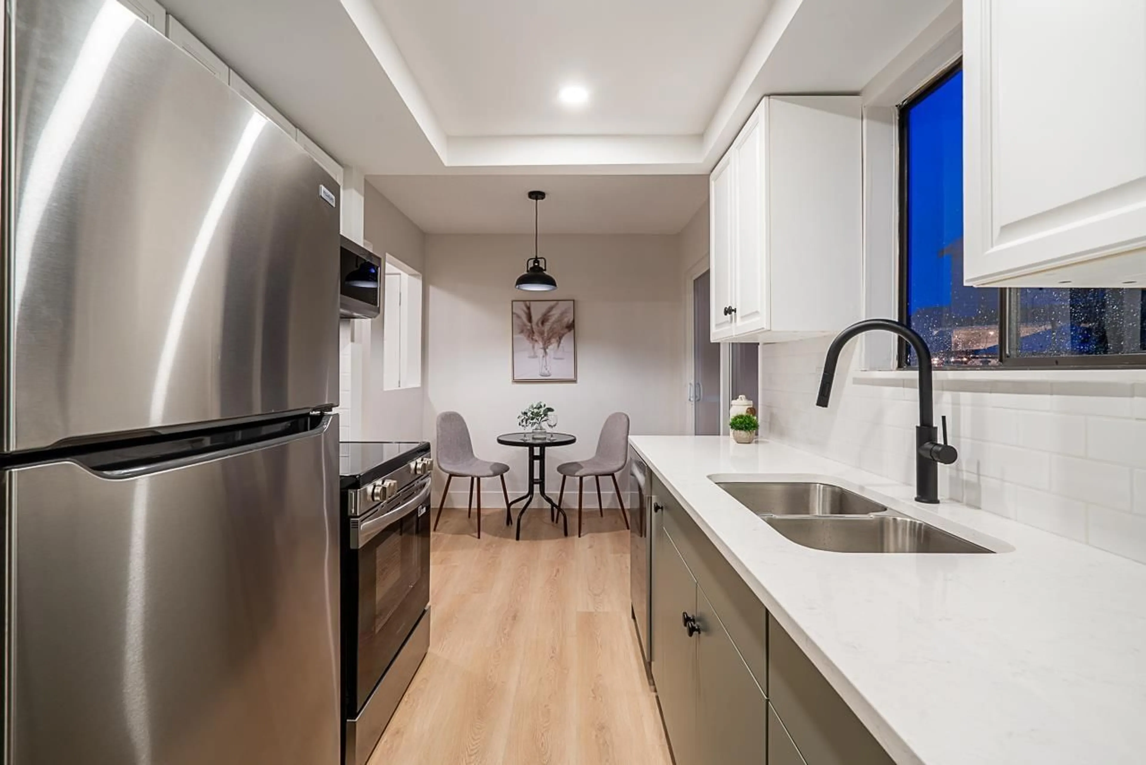Open concept kitchen, unknown for 26886 32, Langley British Columbia V4W3L5