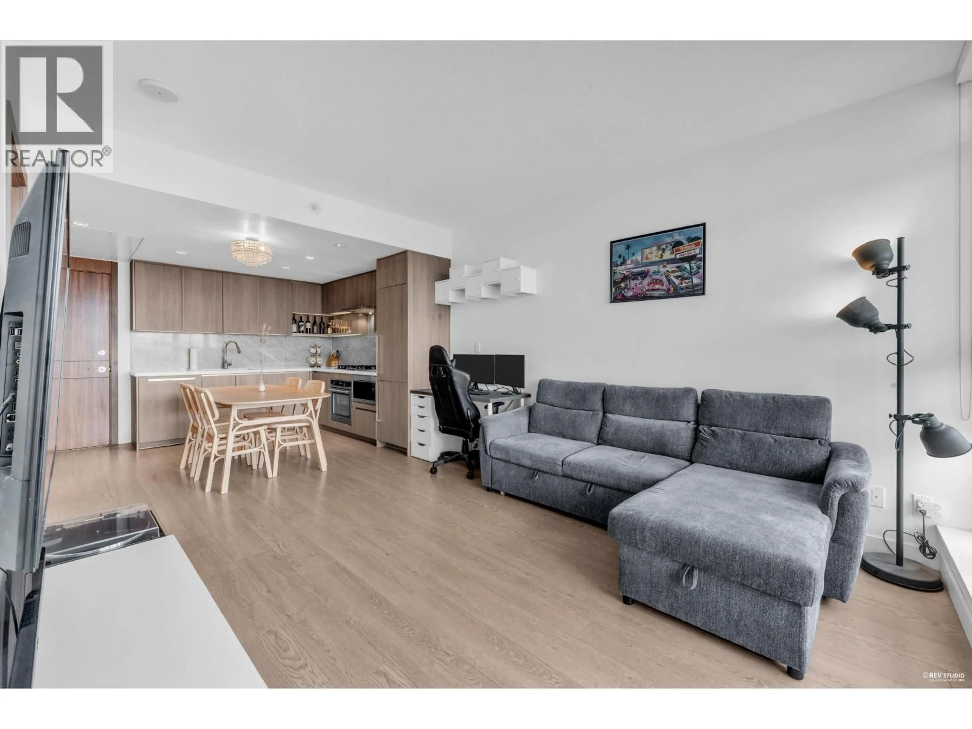 Living room with furniture, wood/laminate floor for 3308 - 6538 NELSON AVENUE, Burnaby British Columbia V5H0G5