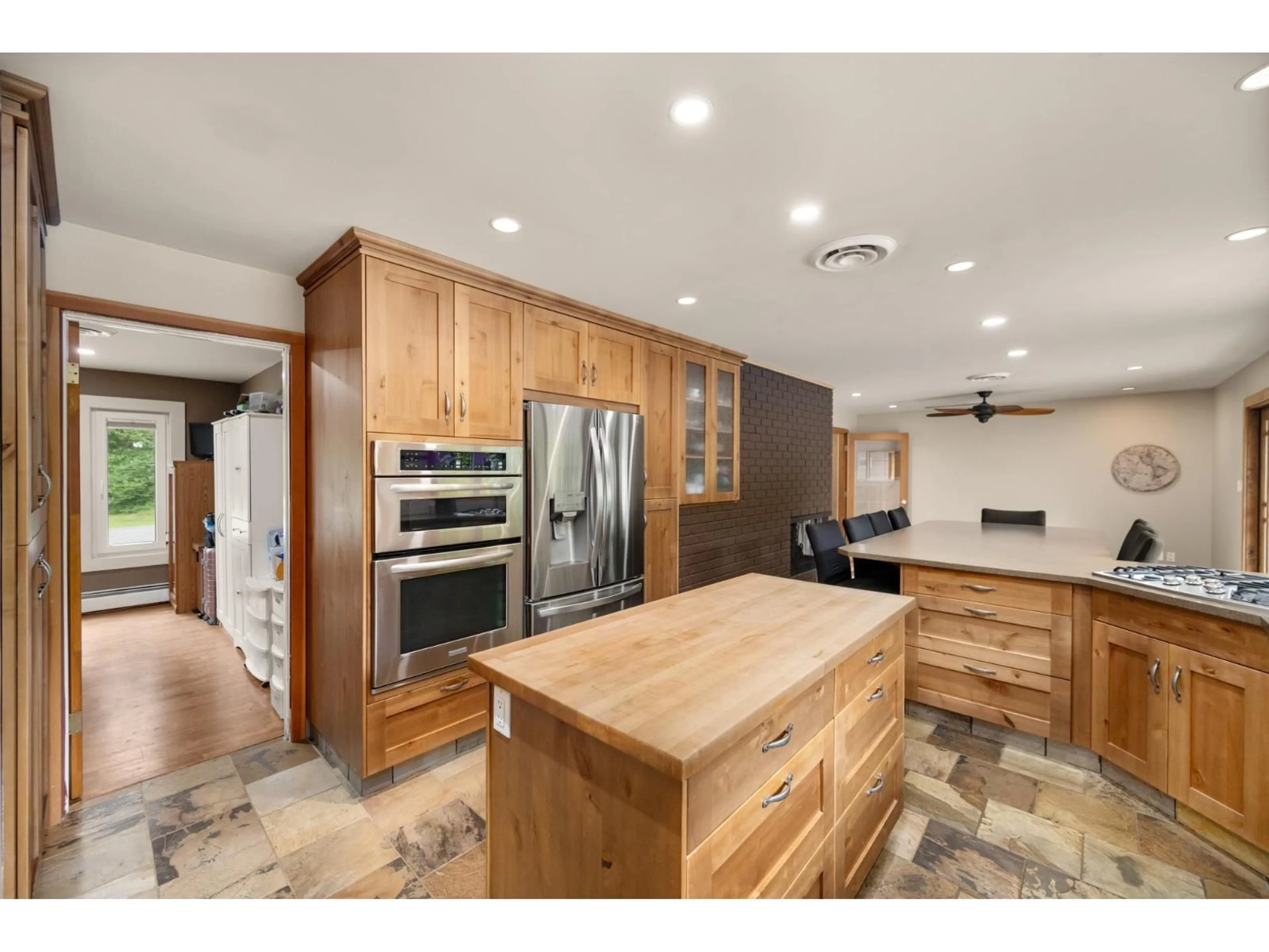 Open concept kitchen, unknown for 6124 264, Langley British Columbia V4W1P4