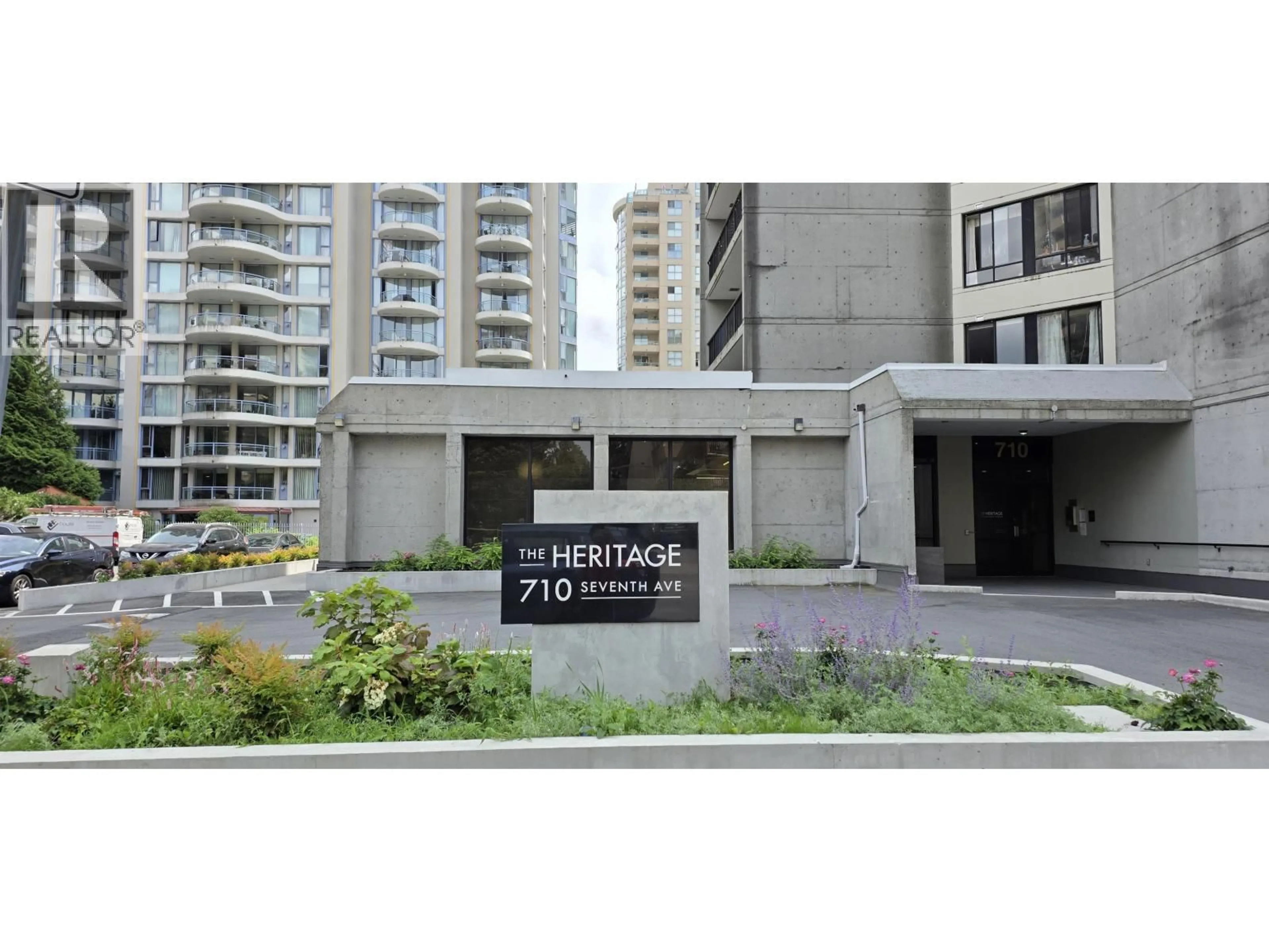 Indoor foyer for 1103 - 710 SEVENTH AVENUE, New Westminster British Columbia V3M5V3