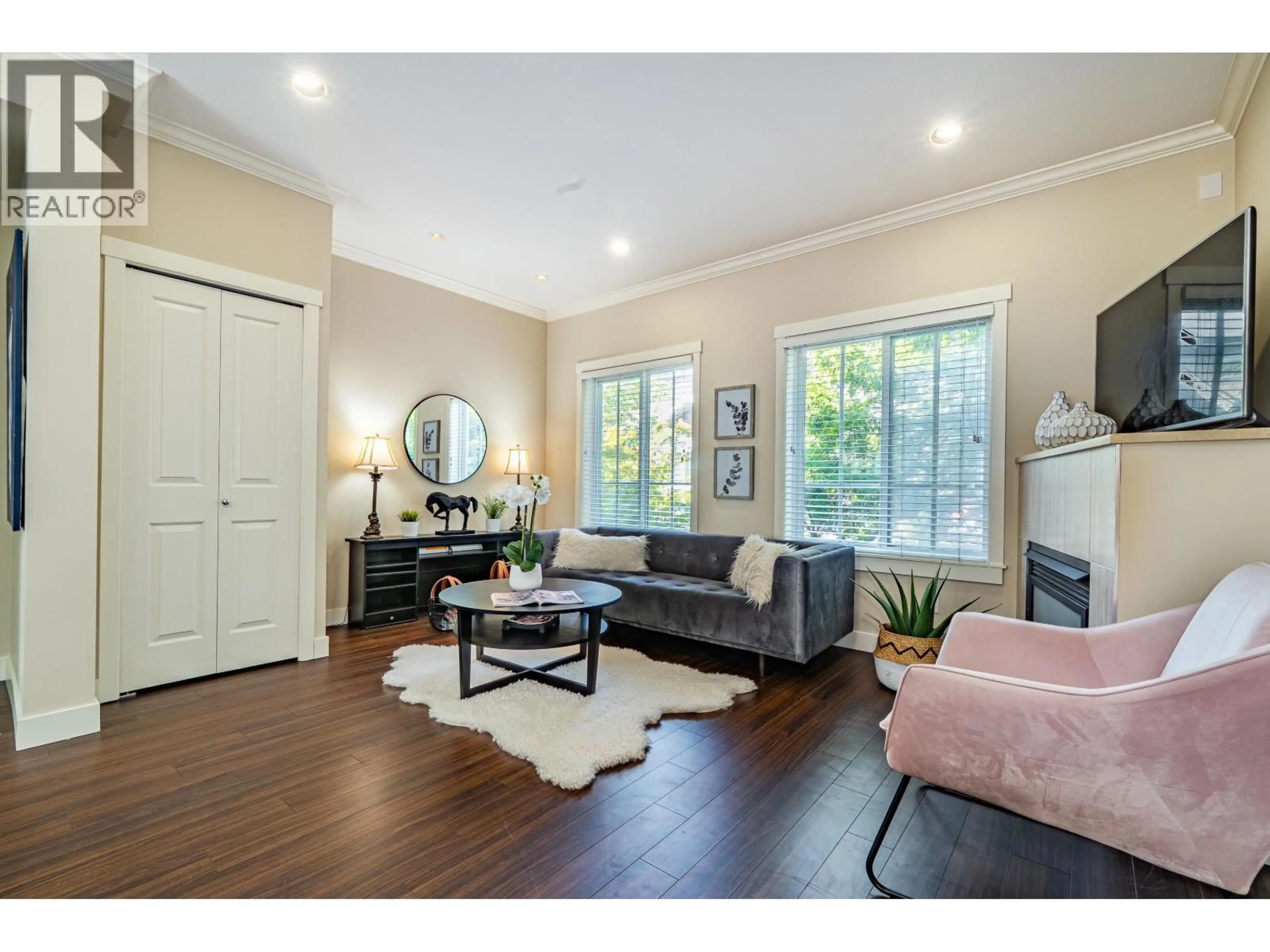 Living room with furniture, wood/laminate floor for 16 - 9811 FERNDALE ROAD, Richmond British Columbia V6Y1X4