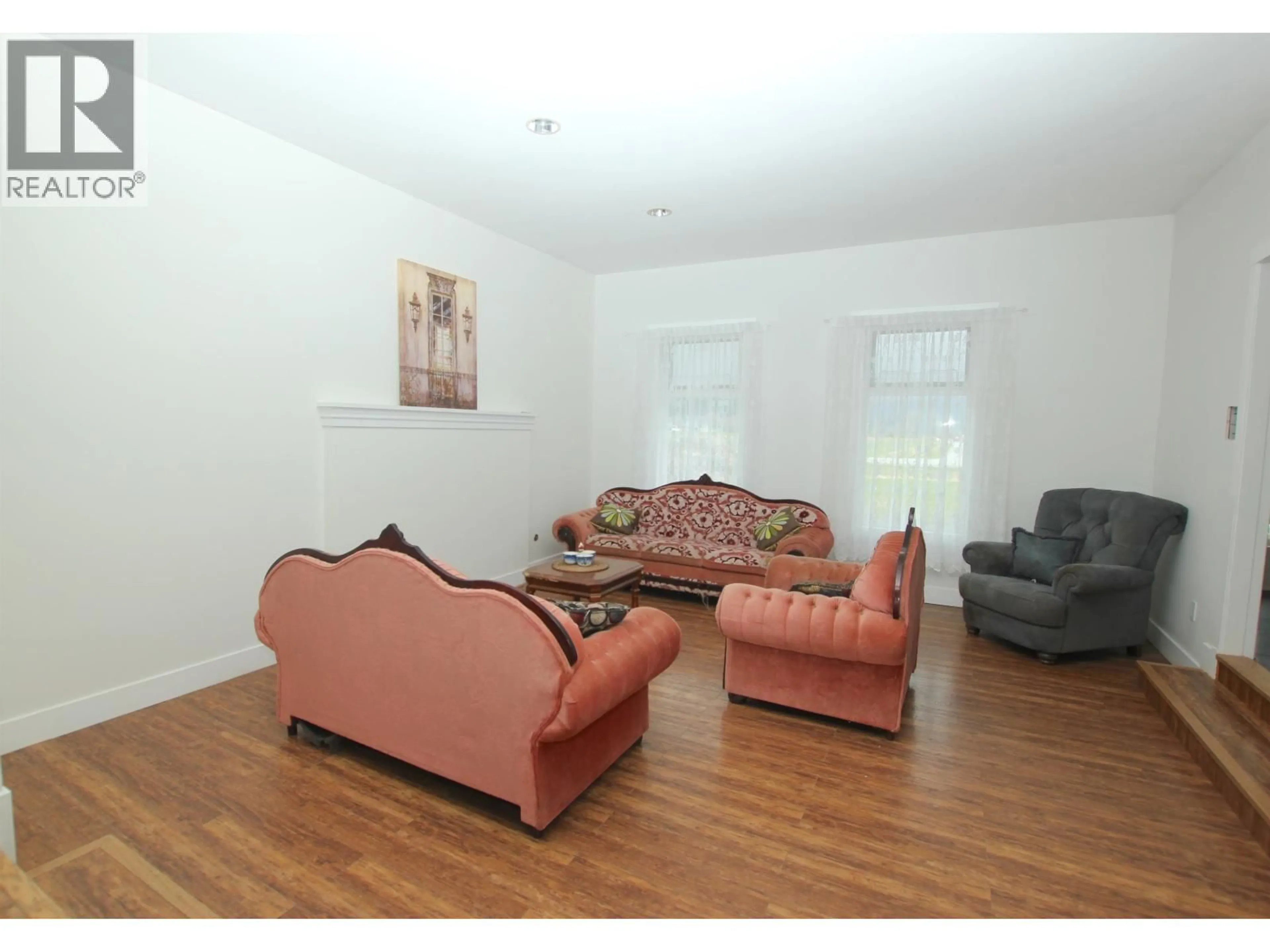 Living room with furniture, wood/laminate floor for 19682 RICHARDSON ROAD, Pitt Meadows British Columbia V3Y1Z1