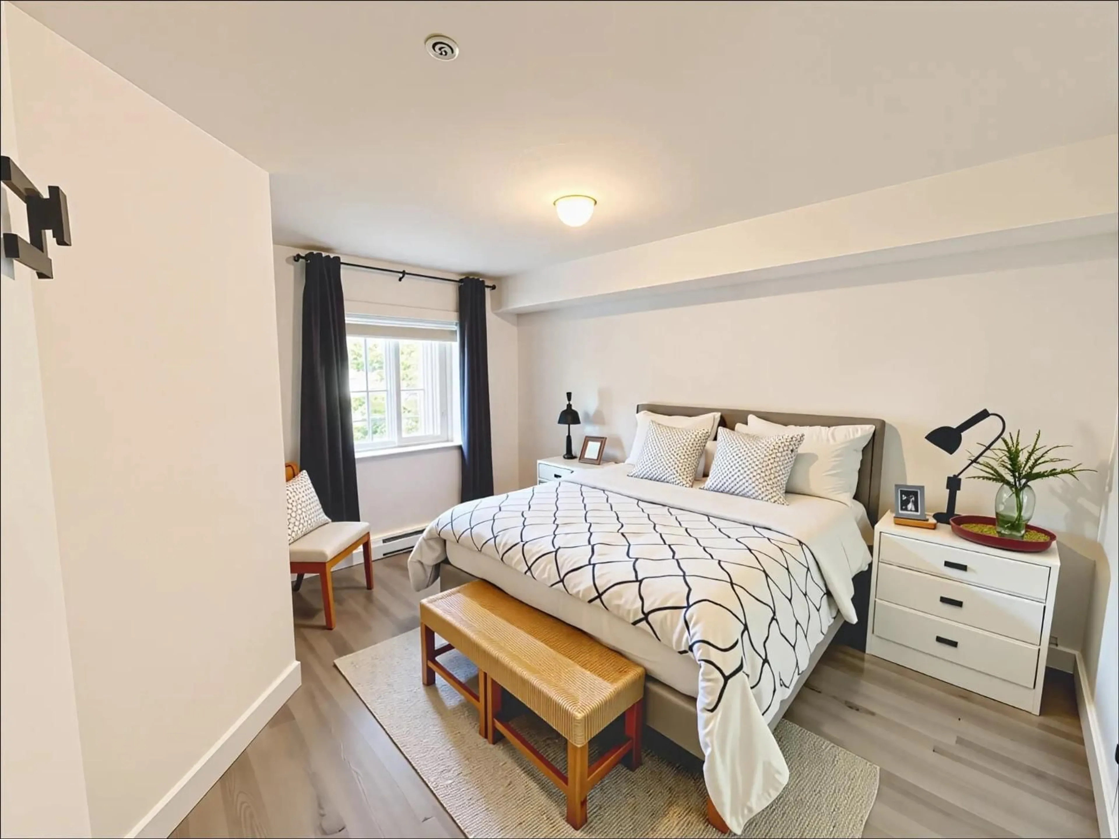 Bedroom with bed, wood/laminate floor for 105 - 2515 PARK, Abbotsford British Columbia V2S0B2