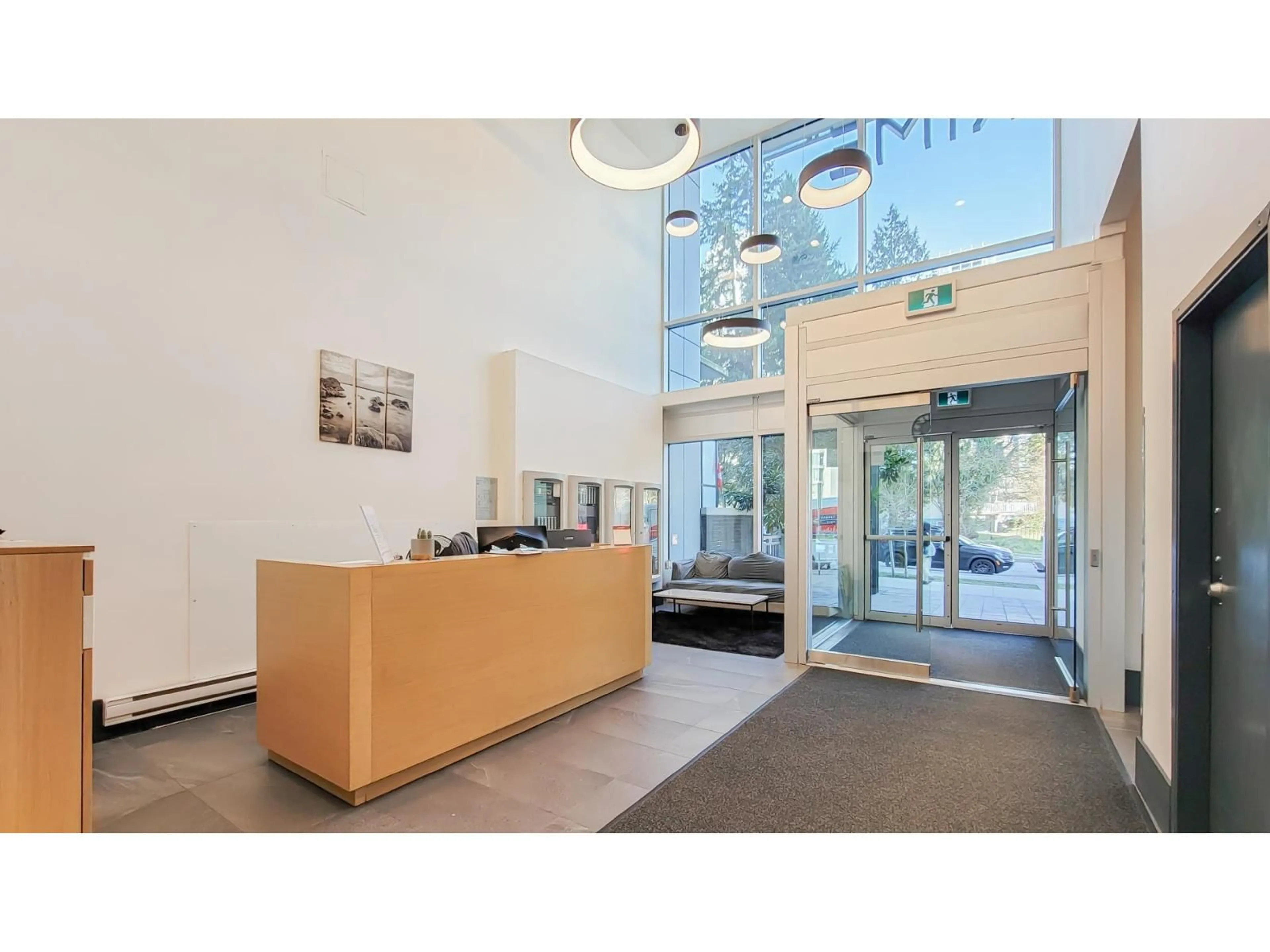 Indoor foyer for 2501 - 13438 CENTRAL, Surrey British Columbia V3T0N2