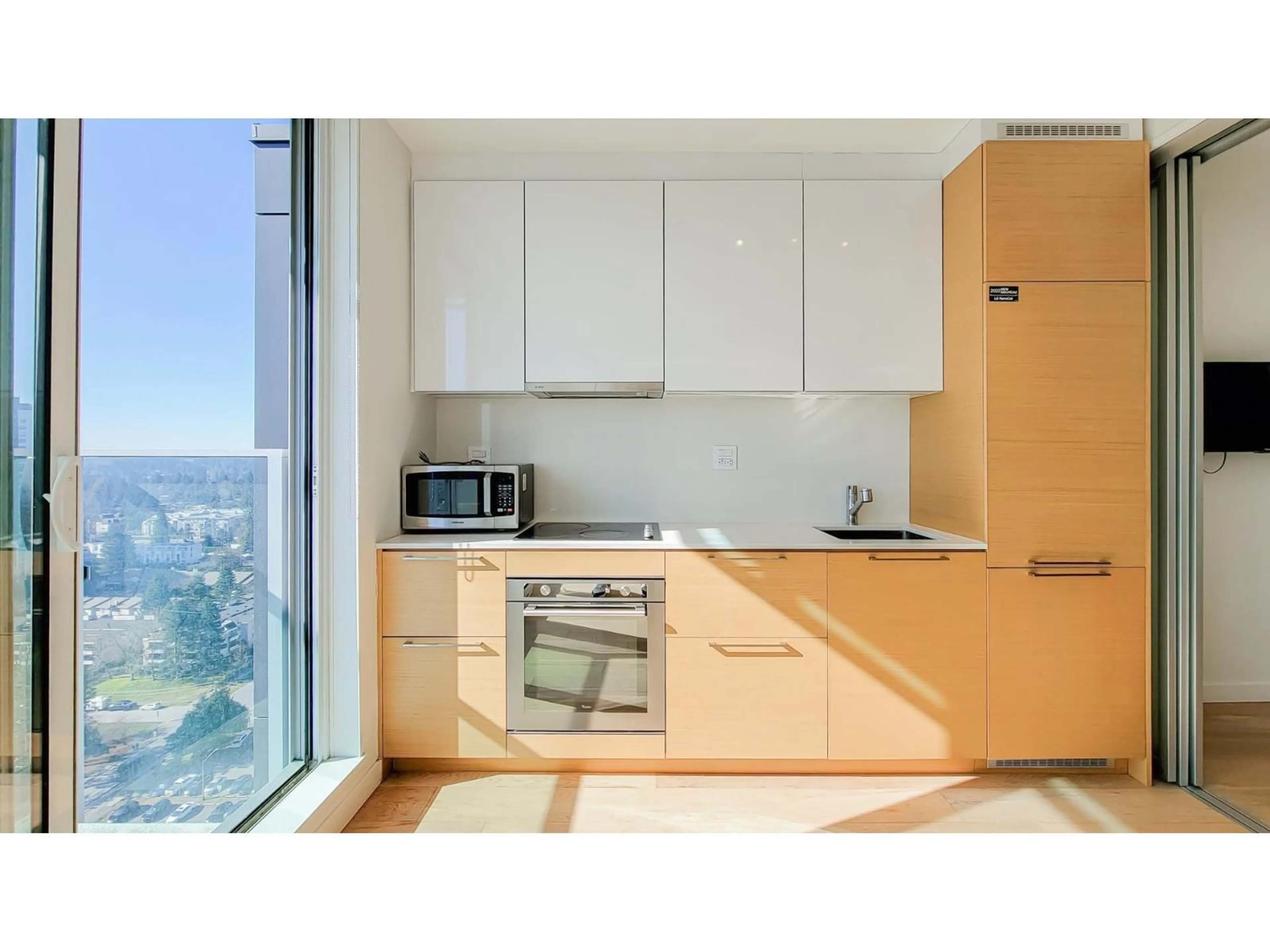 Standard kitchen, wood/laminate floor for 2501 - 13438 CENTRAL, Surrey British Columbia V3T0N2