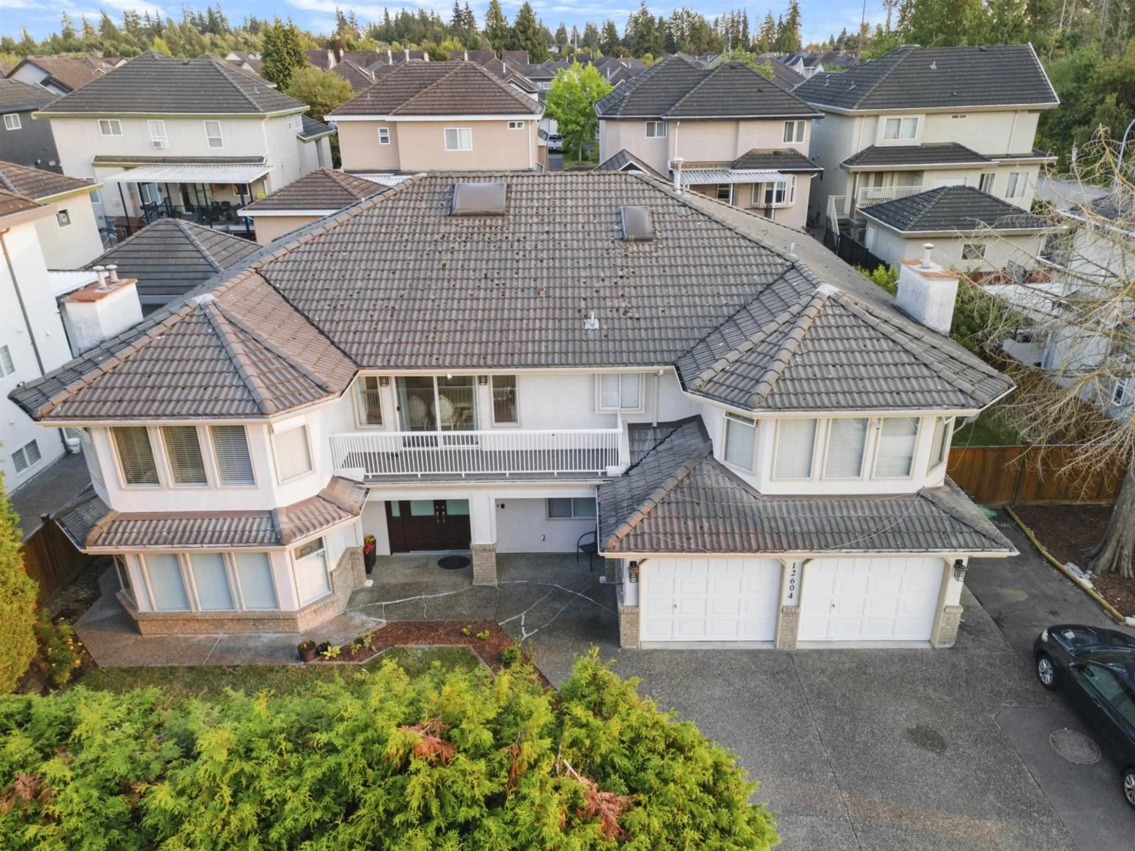 A pic from outside/outdoor area/front of a property/back of a property/a pic from drone, street for 12604 68, Surrey British Columbia V3W1G4