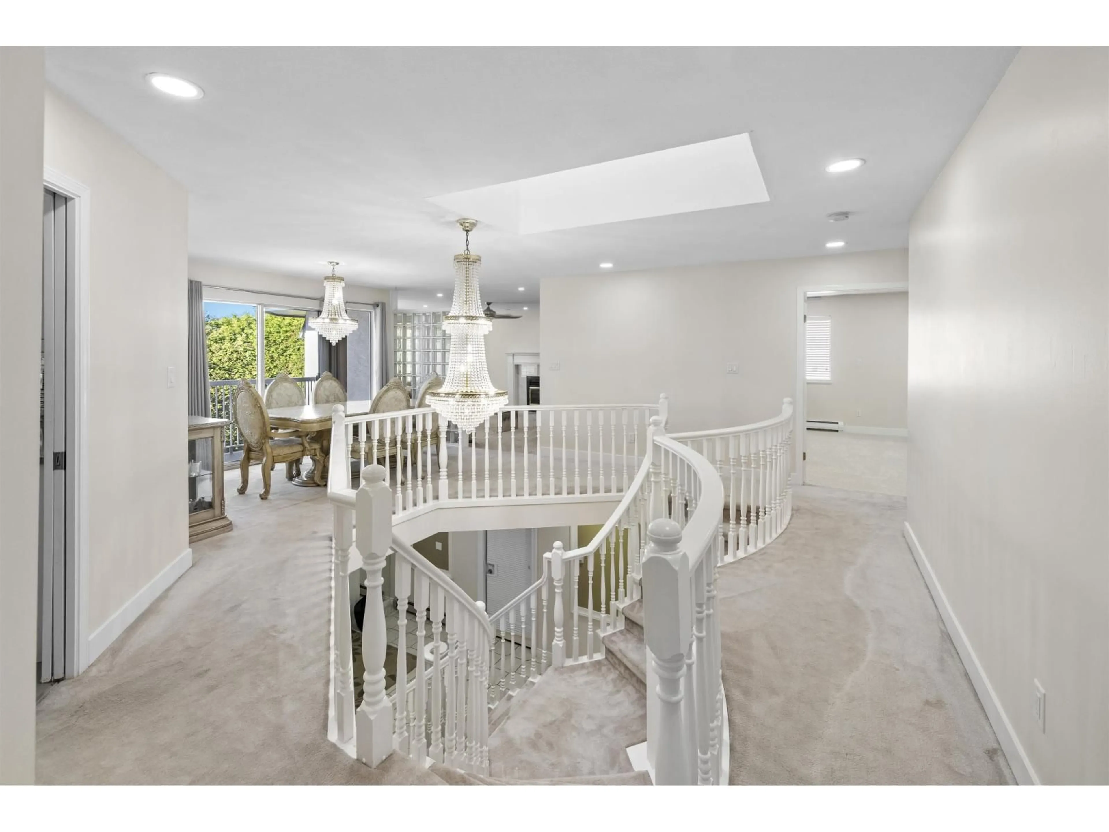 Indoor foyer for 12604 68, Surrey British Columbia V3W1G4