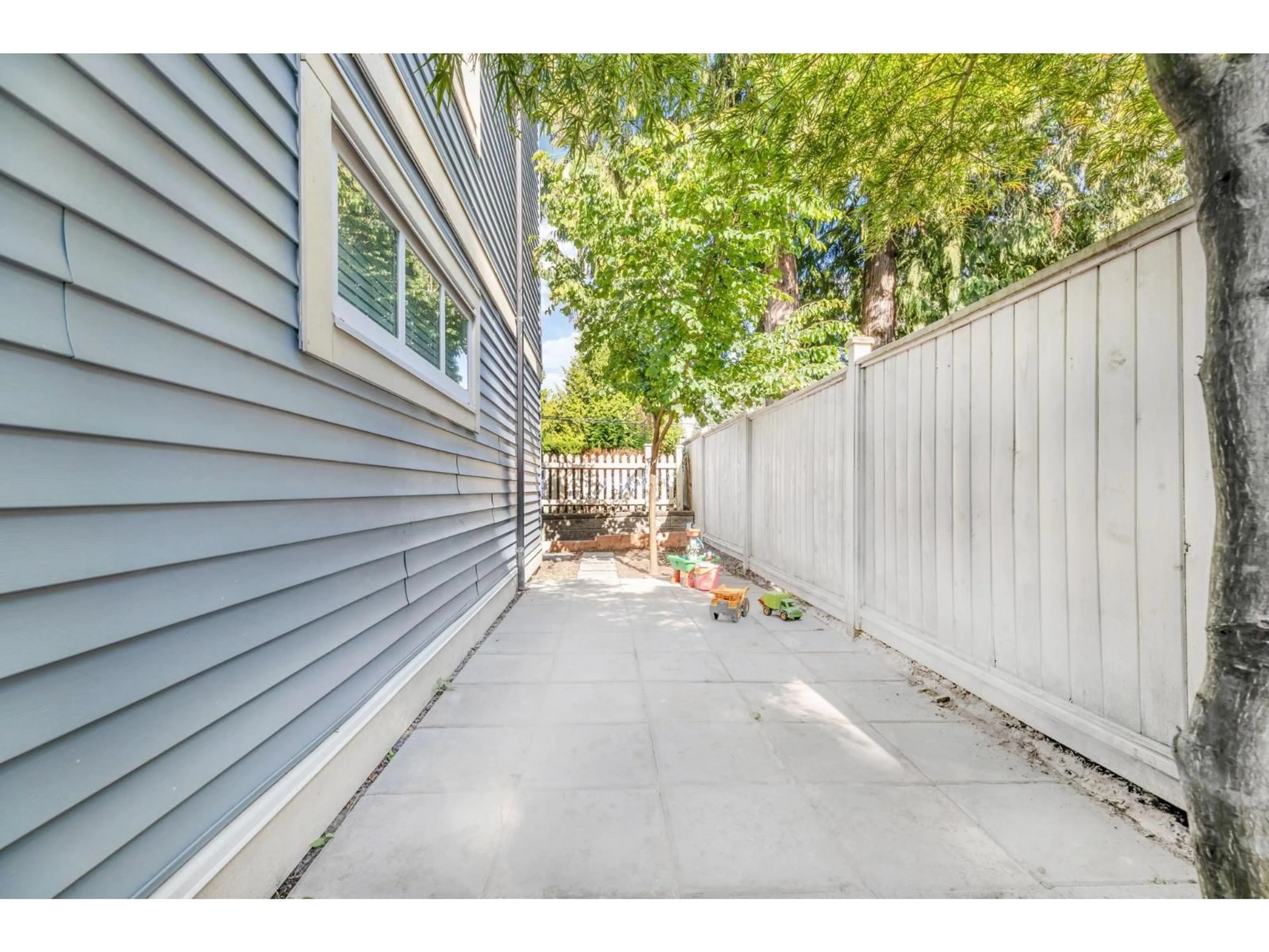 Patio, street for 12 - 14388 103, Surrey British Columbia V3T0J1