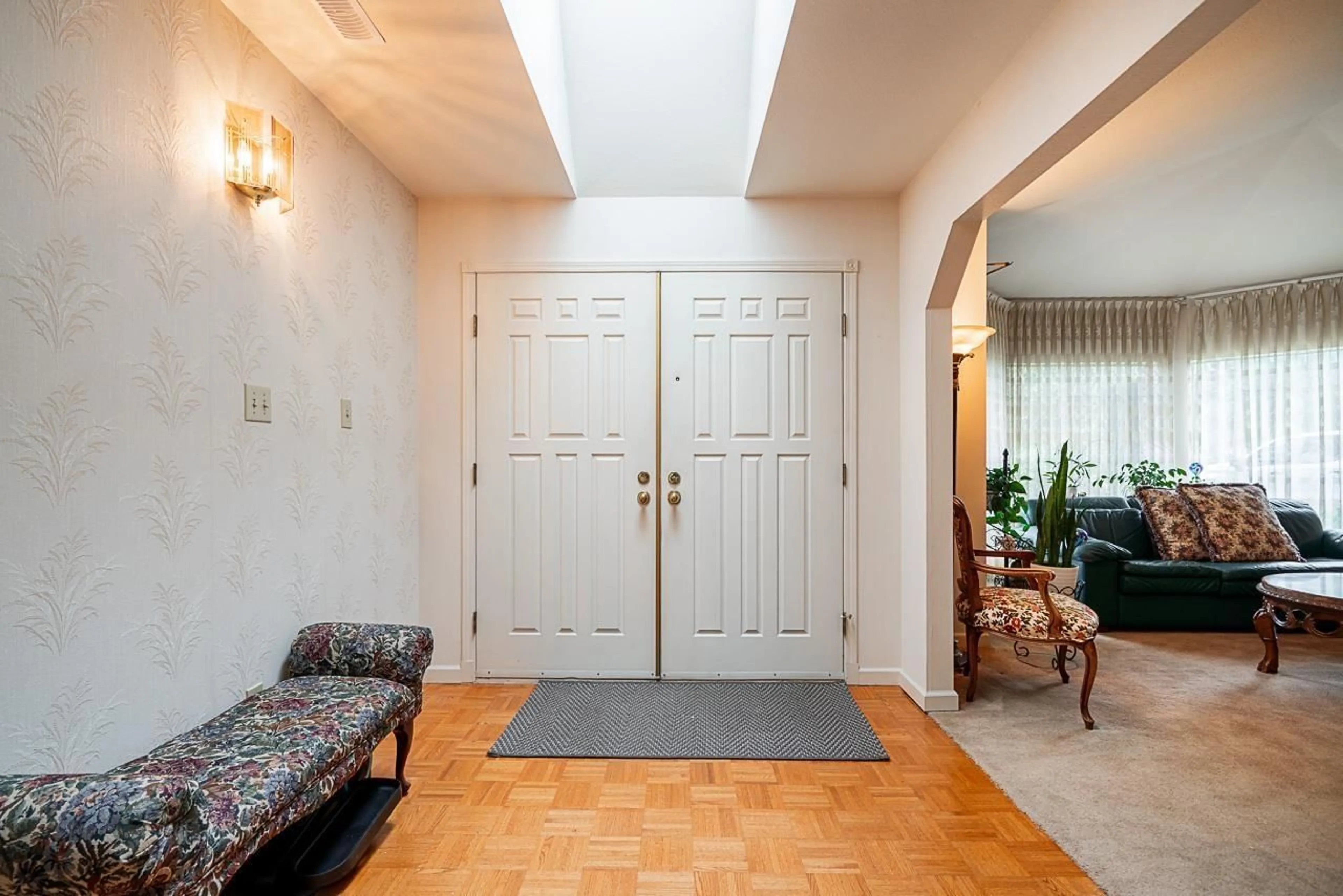 Indoor entryway for 11293 153A, Surrey British Columbia V3R6H9