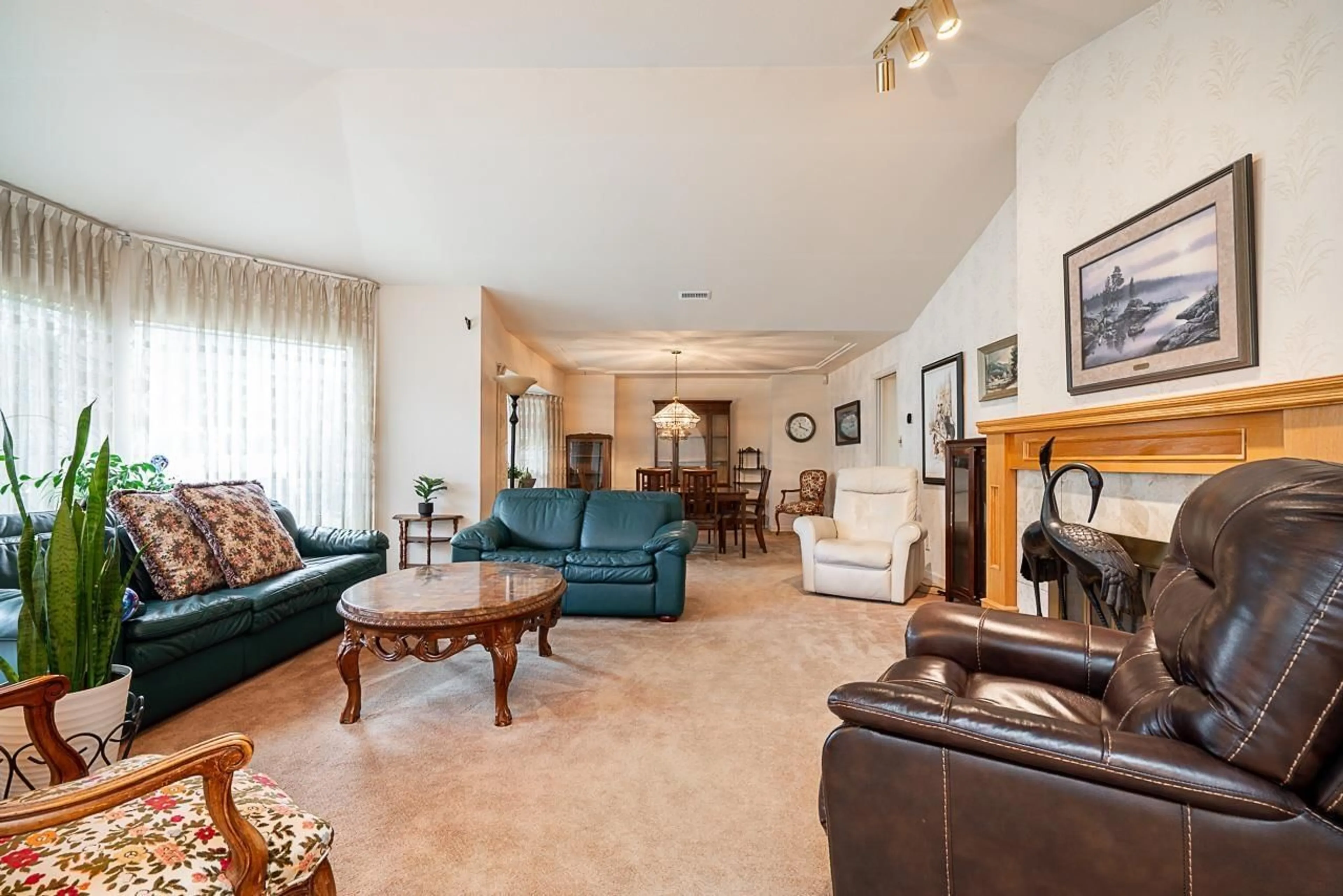 Living room with furniture, unknown for 11293 153A, Surrey British Columbia V3R6H9