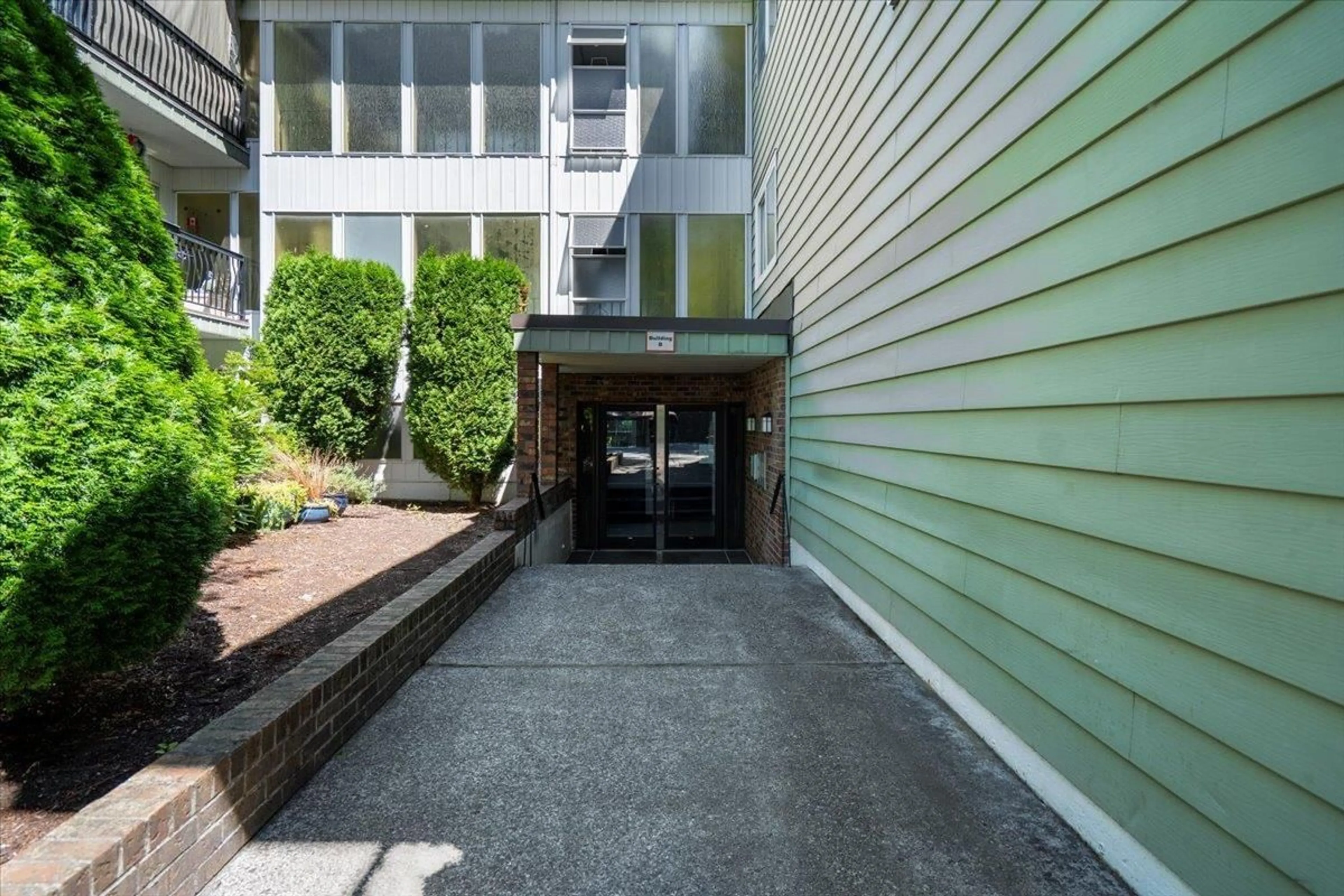 Indoor foyer for 168C - 8635 120, Delta British Columbia V4C6R5