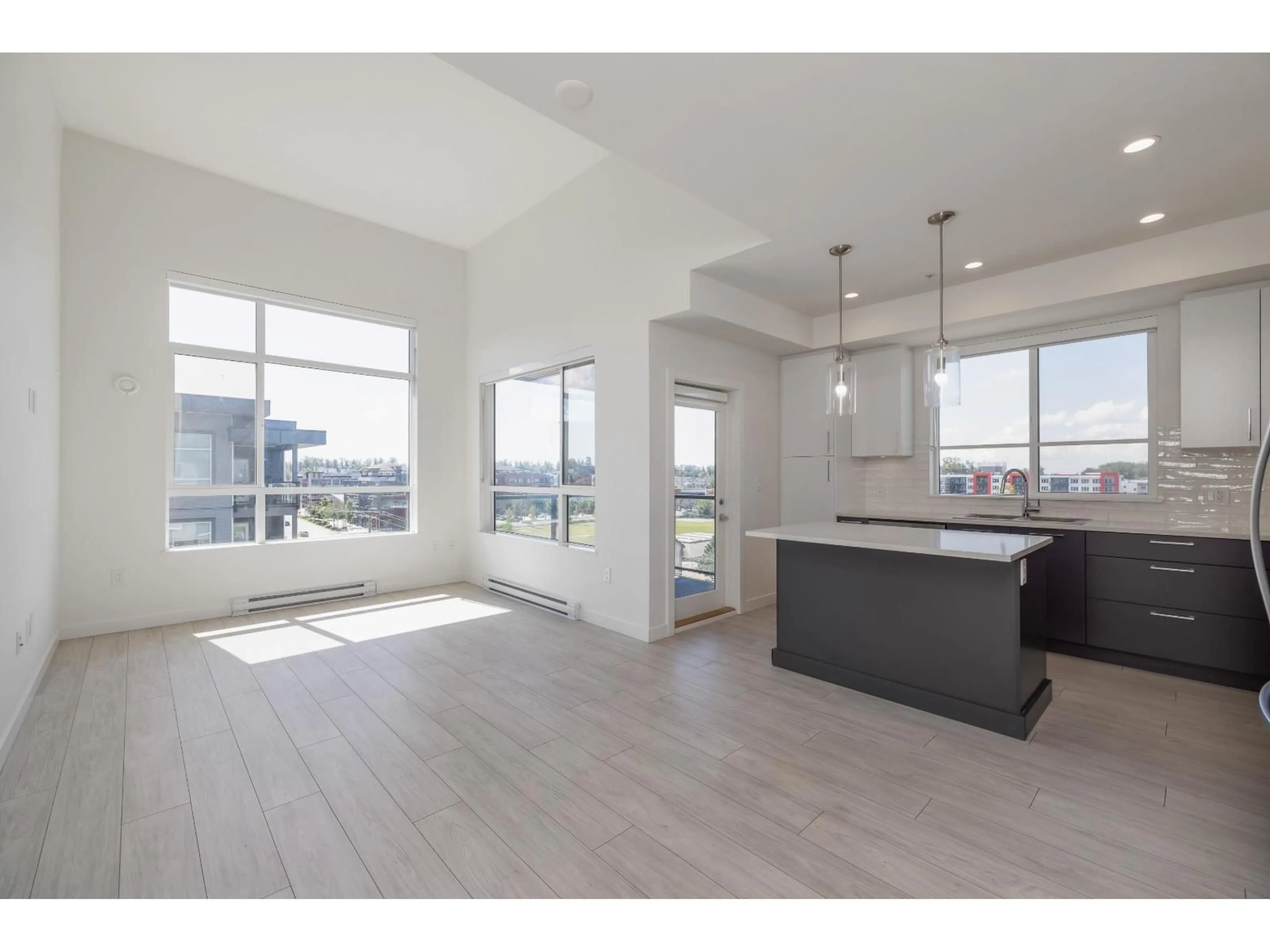 Open concept kitchen, unknown for B618 - 20834 80, Langley British Columbia V2Y3M6