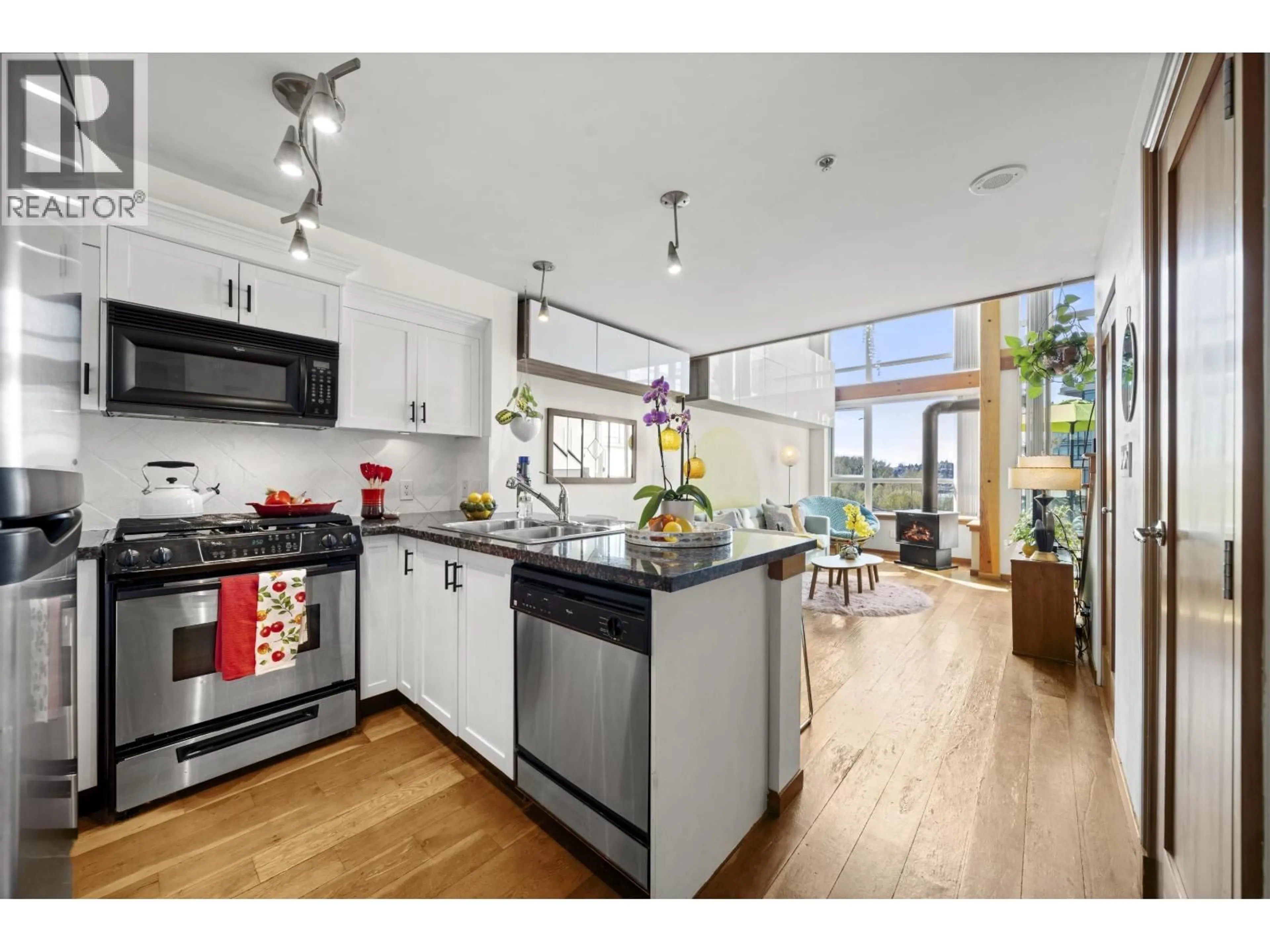 Open concept kitchen, unknown for 508 - 10 RENAISSANCE SQUARE, New Westminster British Columbia V3M7B1