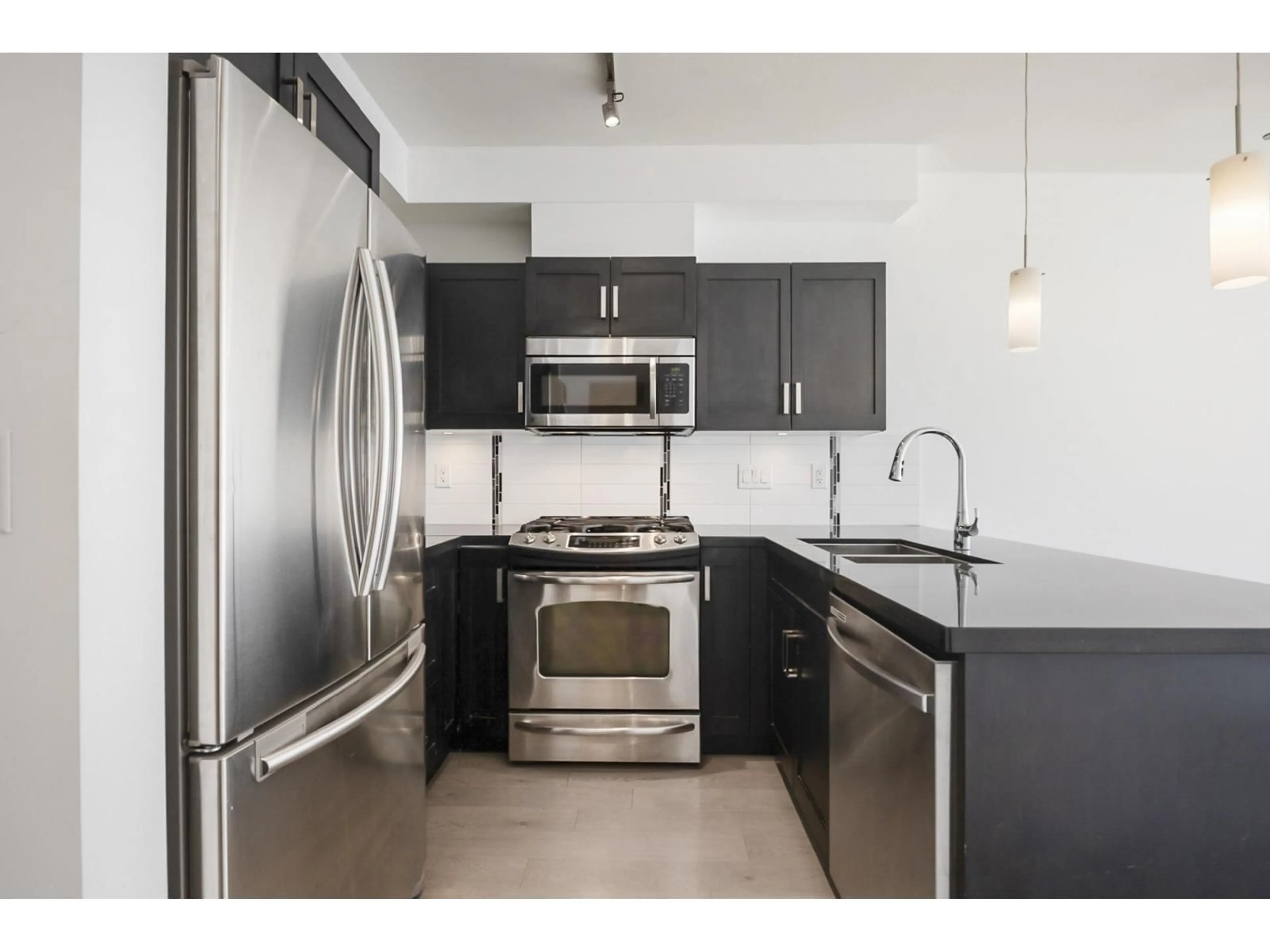 Standard kitchen, unknown for 206 - 20068 FRASER, Langley British Columbia V3A0H2