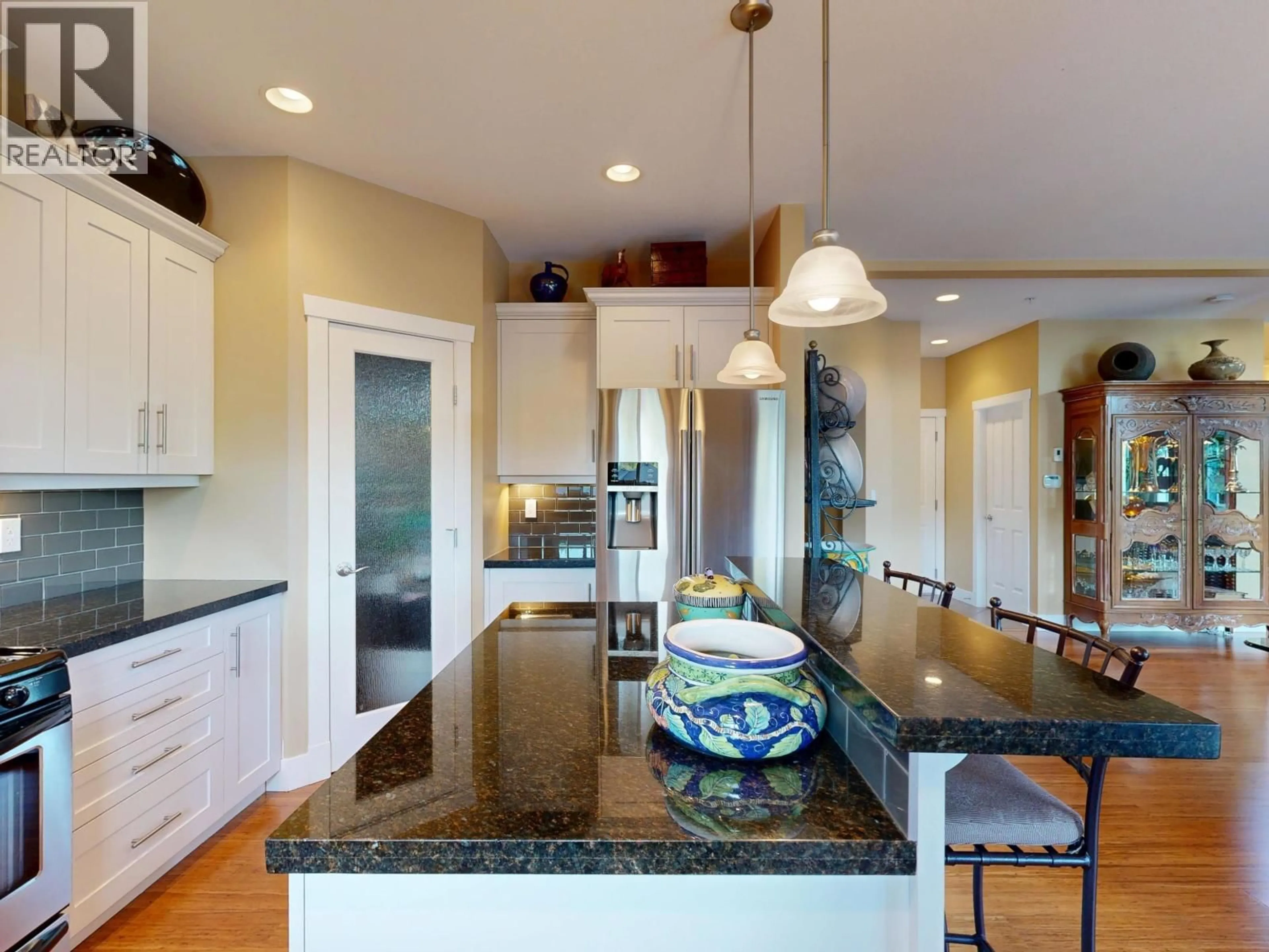 Open concept kitchen, ceramic/tile floor for 22879 137 AVENUE, Maple Ridge British Columbia V4R0B6