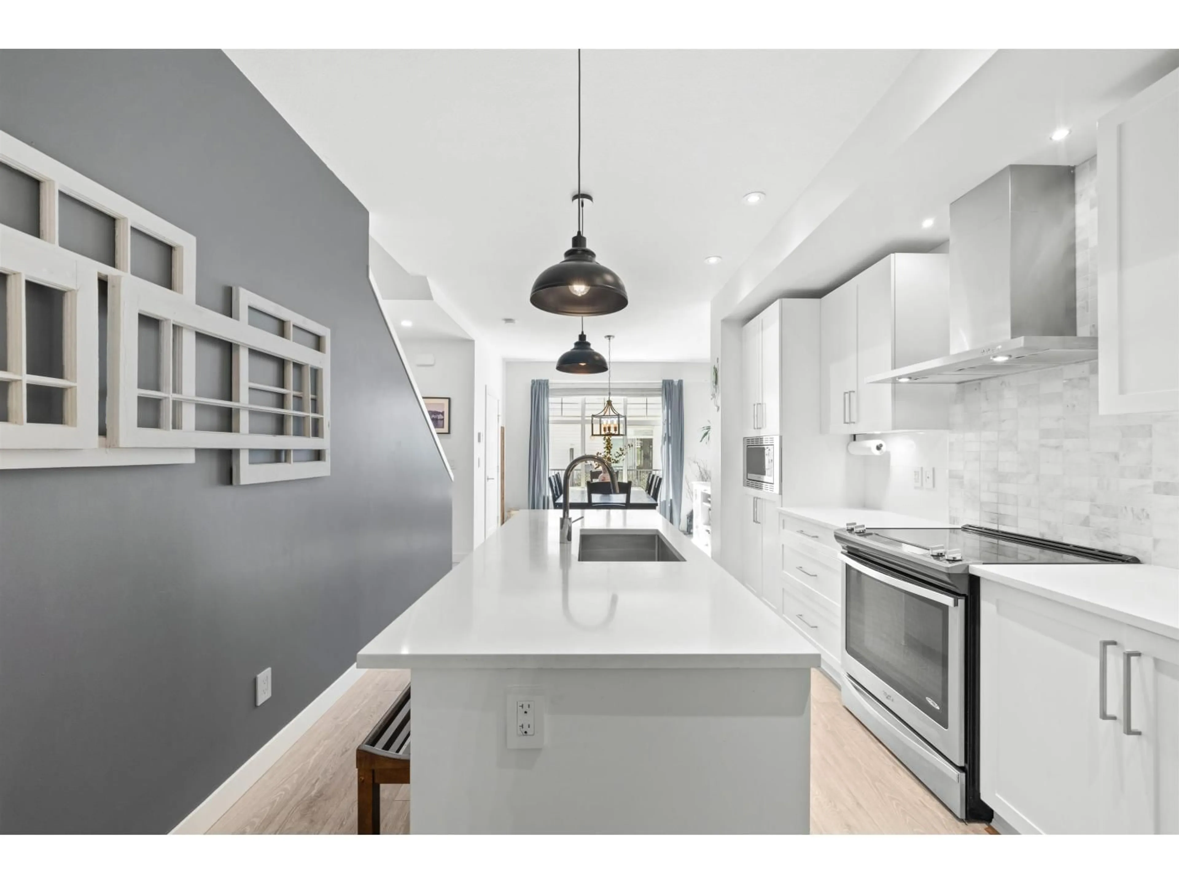 Contemporary kitchen, ceramic/tile floor for 11 - 2550 156, Surrey British Columbia V4P1C8
