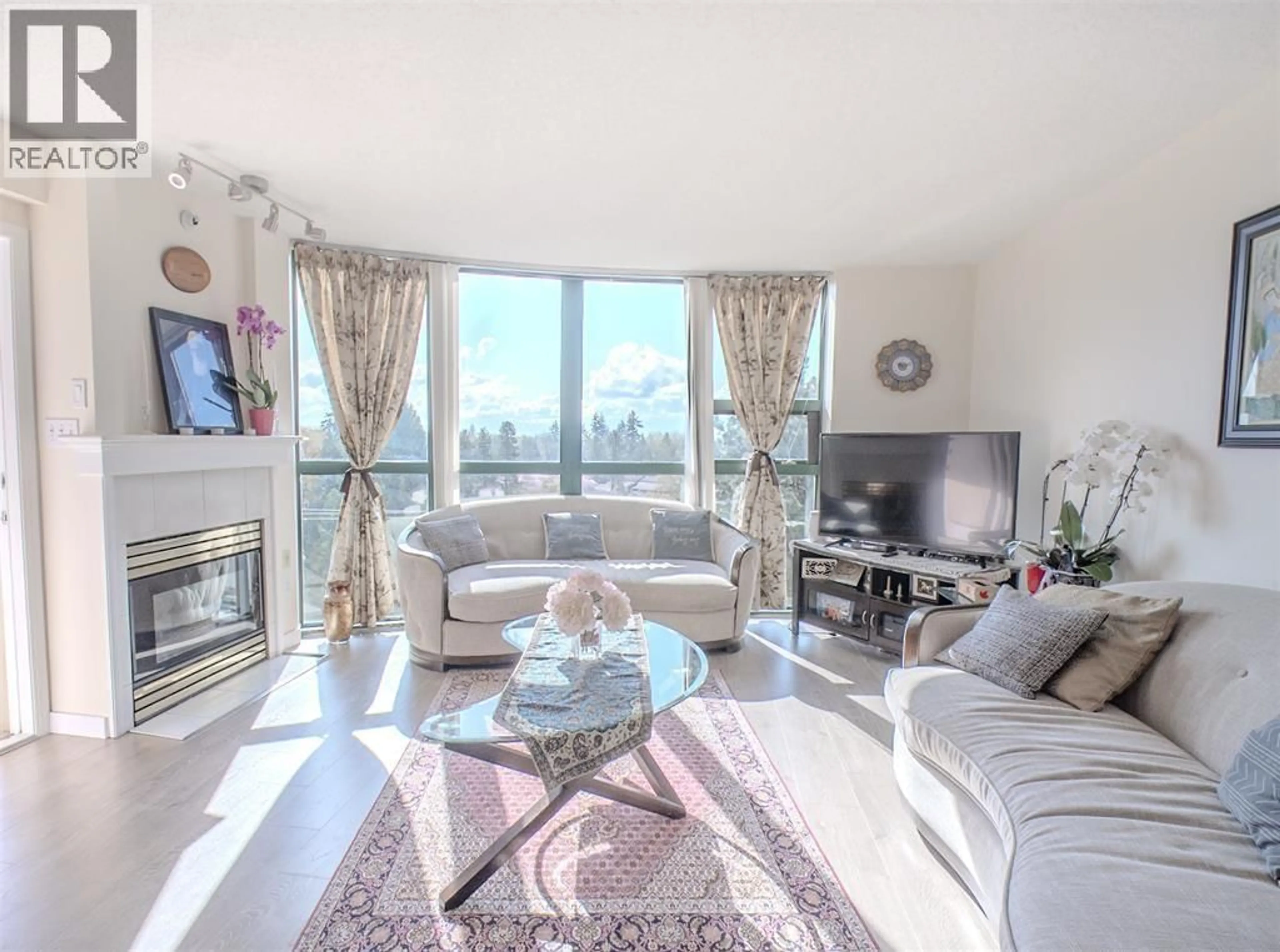 Living room with furniture, unknown for 605 - 1190 PIPELINE ROAD, Coquitlam British Columbia V3B7T9