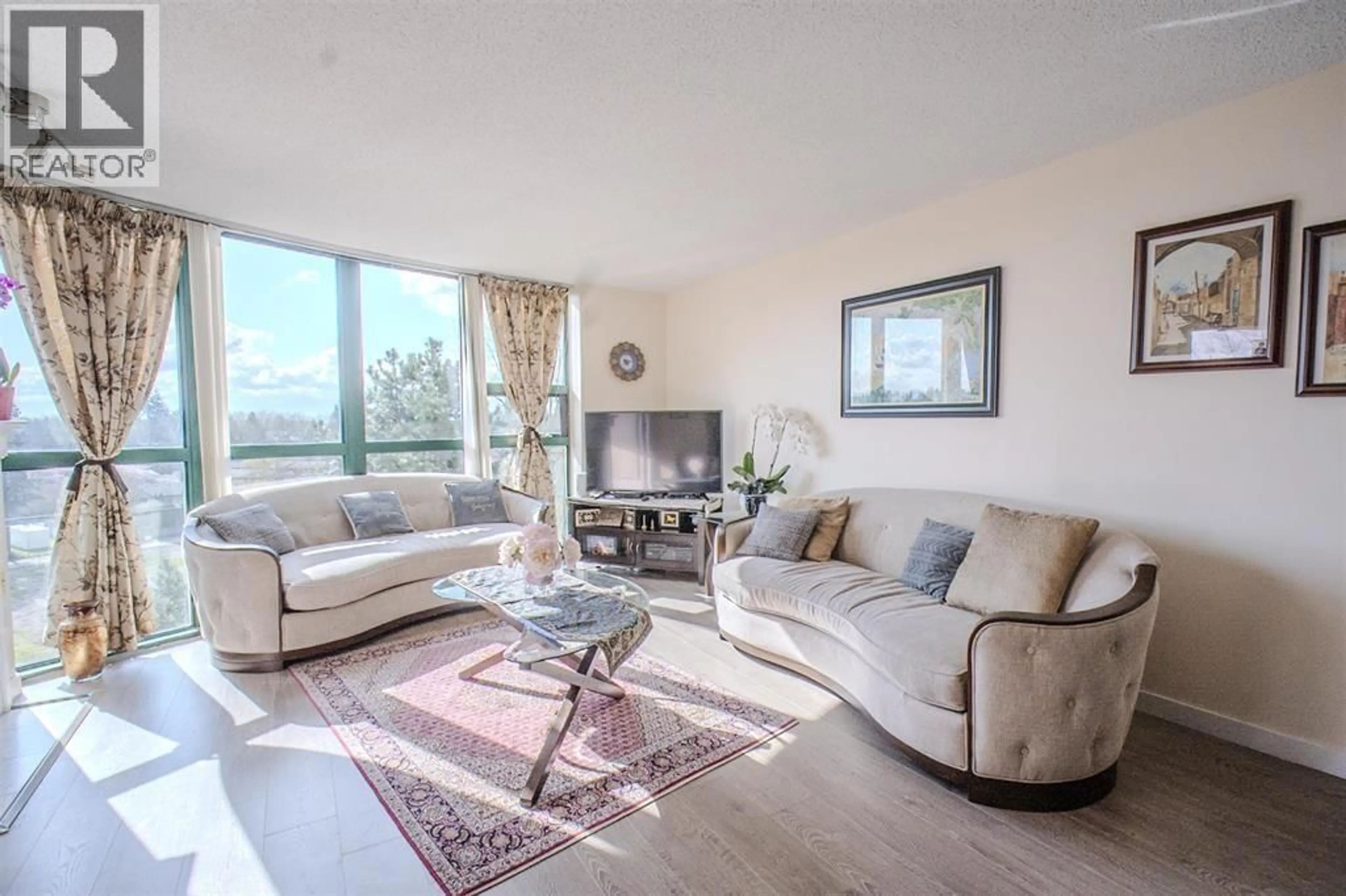 Living room with furniture, unknown for 605 - 1190 PIPELINE ROAD, Coquitlam British Columbia V3B7T9