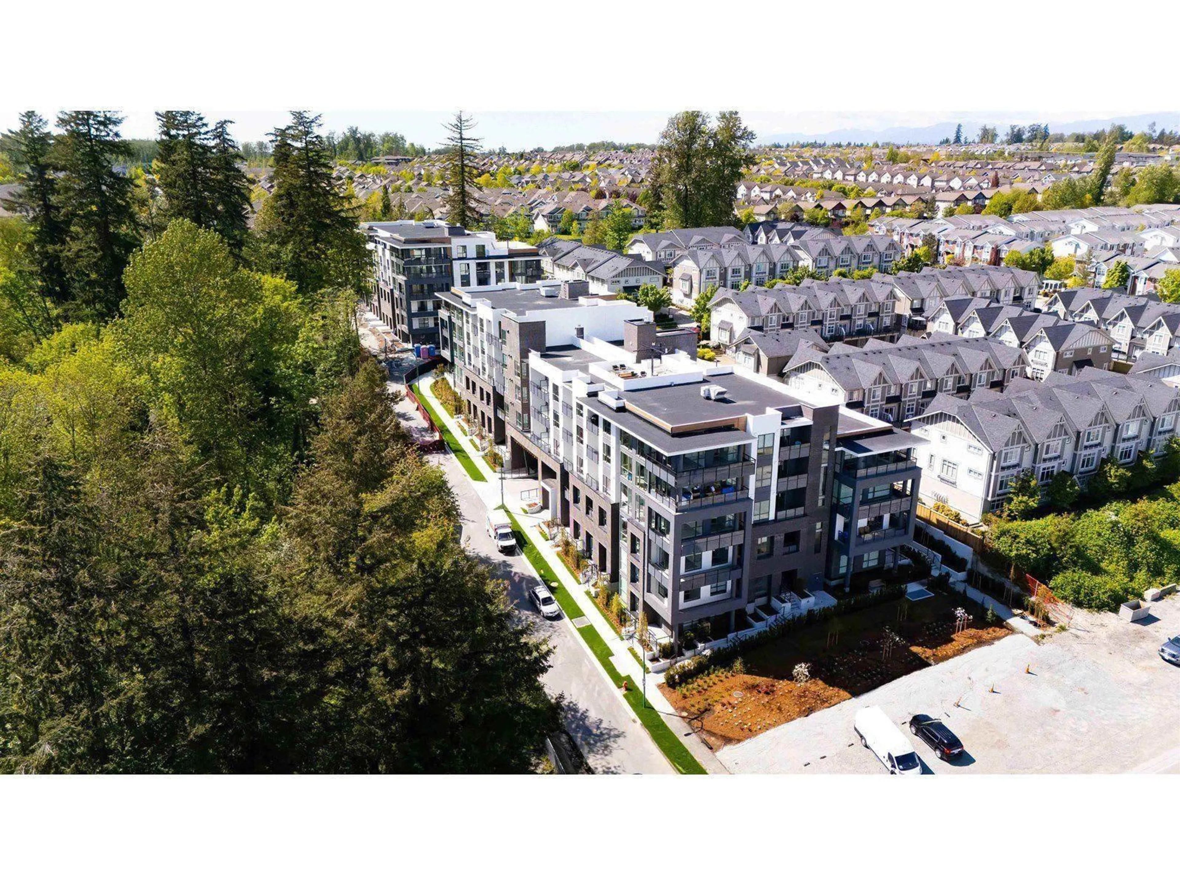 A pic from outside/outdoor area/front of a property/back of a property/a pic from drone, unknown for 515 - 19577 65B, Surrey British Columbia V4N6Y3