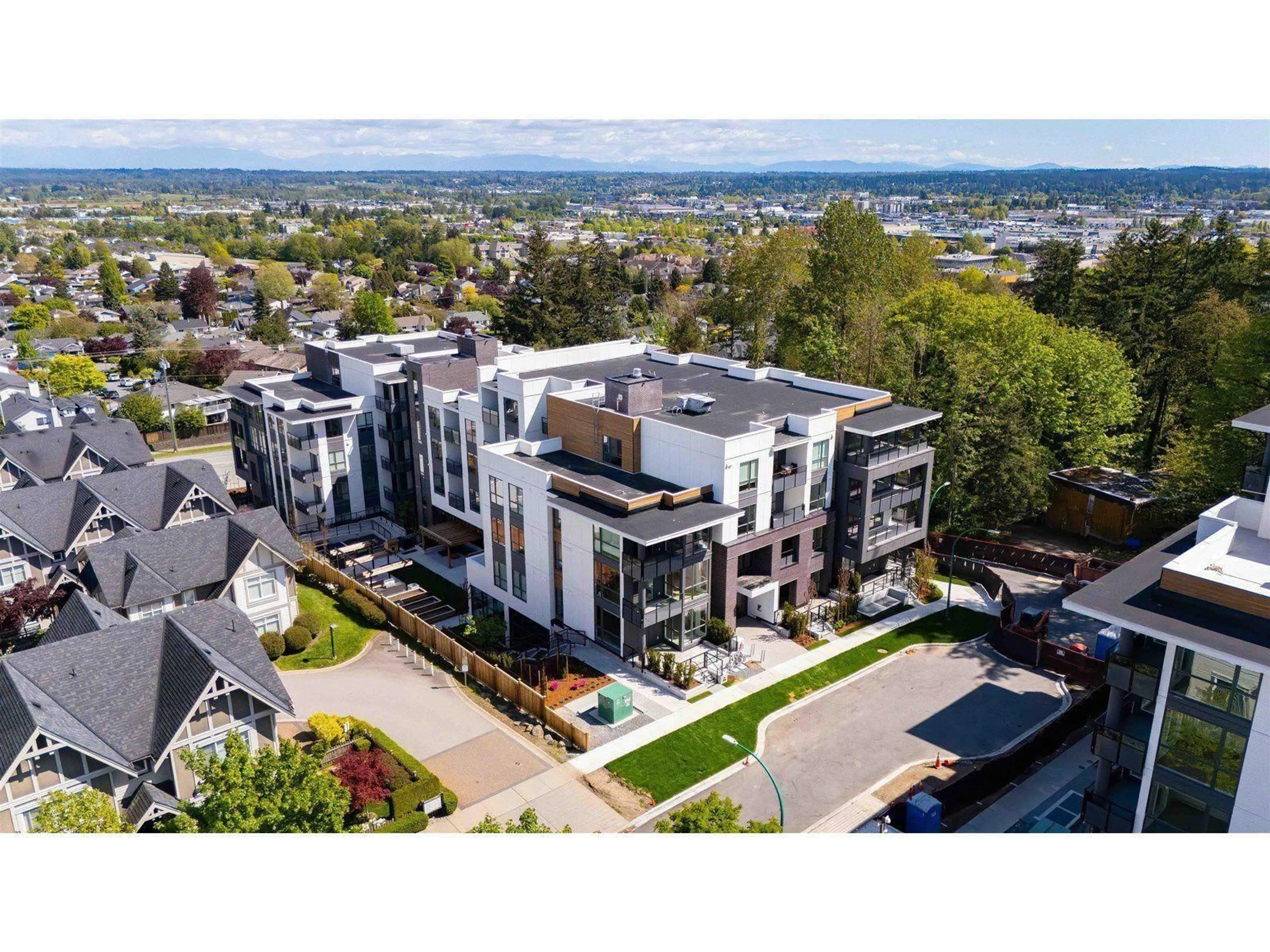 A pic from outside/outdoor area/front of a property/back of a property/a pic from drone, unknown for 515 - 19577 65B, Surrey British Columbia V4N6Y3
