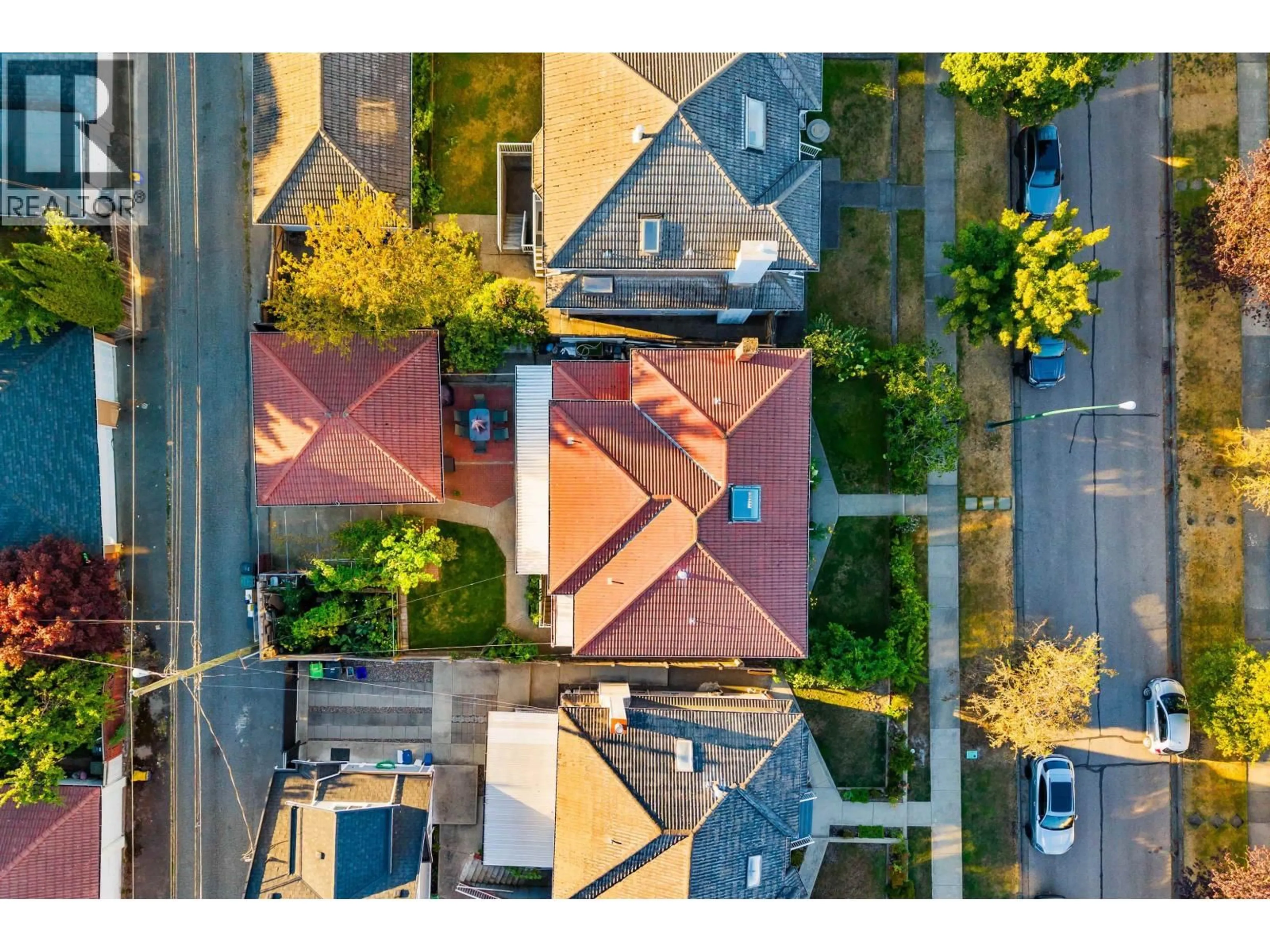 A pic from outside/outdoor area/front of a property/back of a property/a pic from drone, street for 5455 CHAMBERS STREET, Vancouver British Columbia V5R3M3