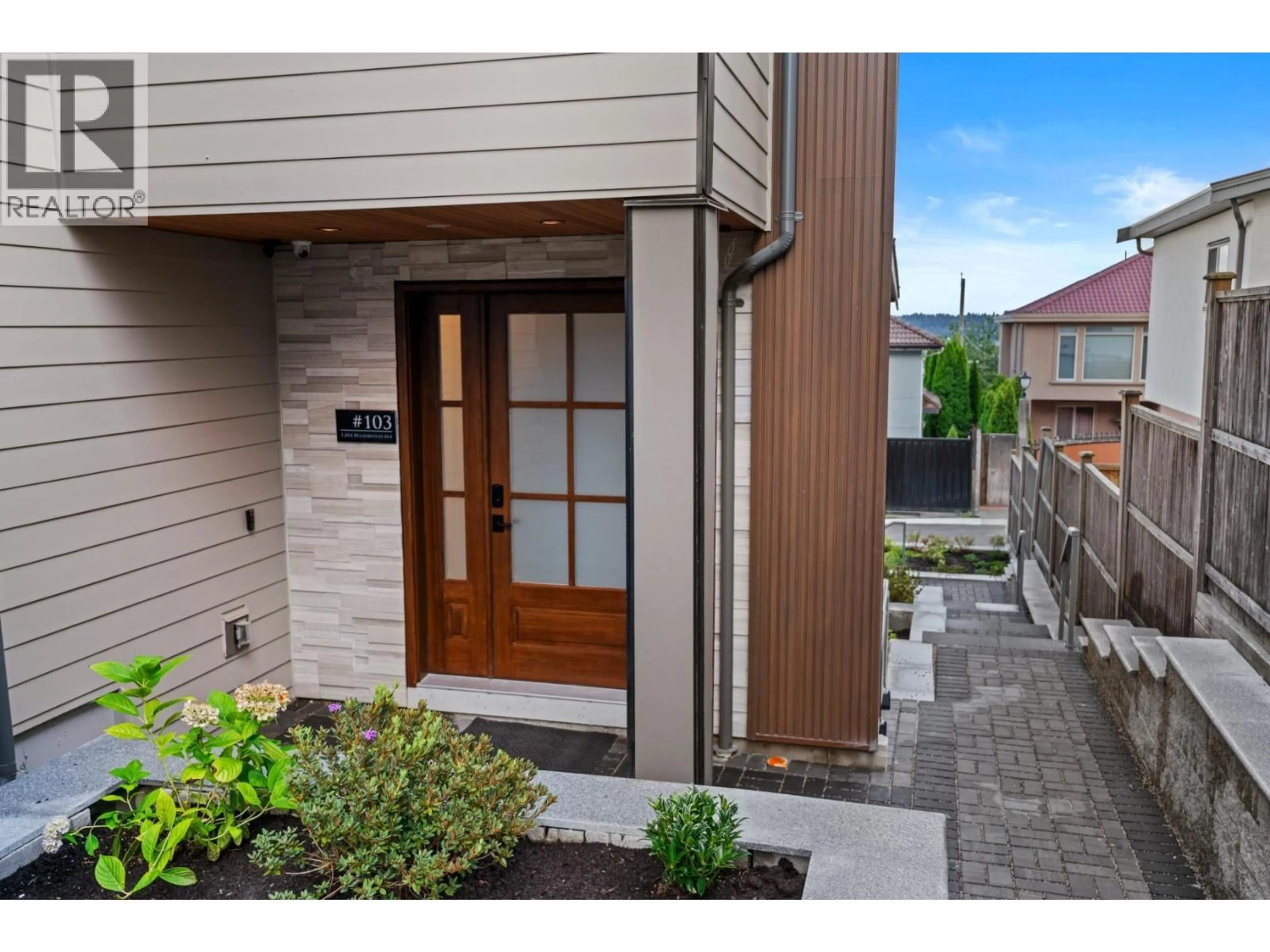 Indoor entryway for 103 - 1204 HAMMOND AVENUE, Coquitlam British Columbia V3K2P1