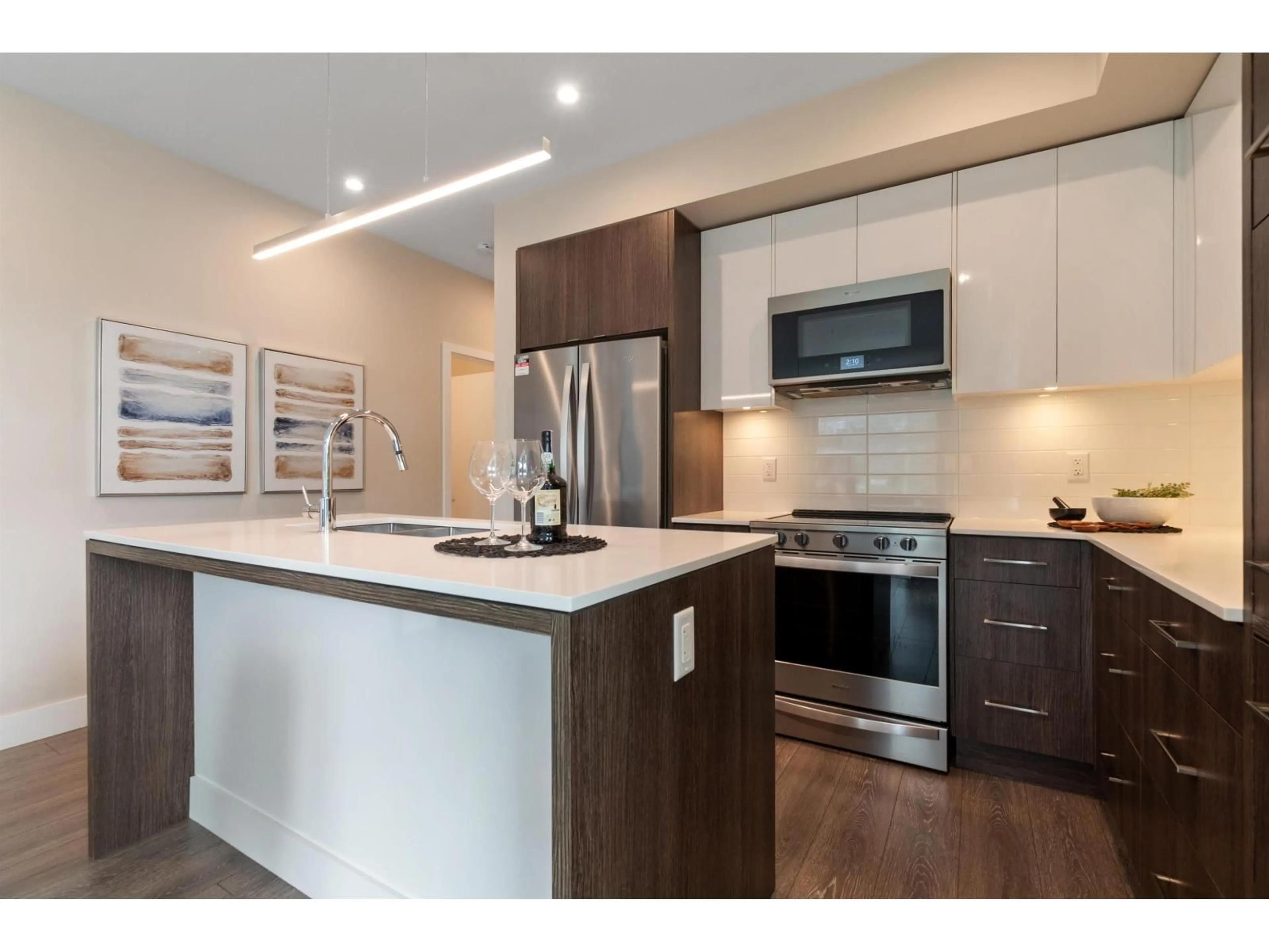 Open concept kitchen, wood/laminate floor for 204 - 45510 MARKET WAY, Chilliwack British Columbia V2R6E1