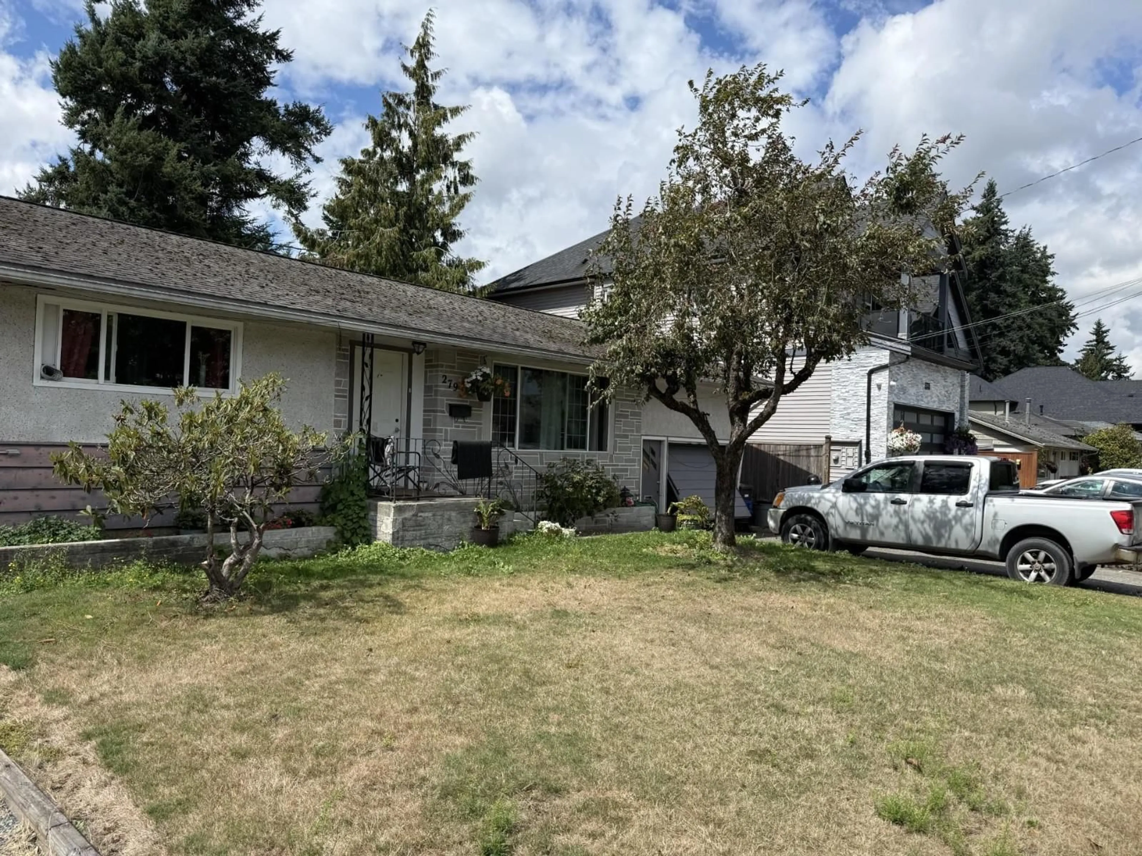A pic from outside/outdoor area/front of a property/back of a property/a pic from drone, street for 2797 PRINCESS, Abbotsford British Columbia V2T2S7