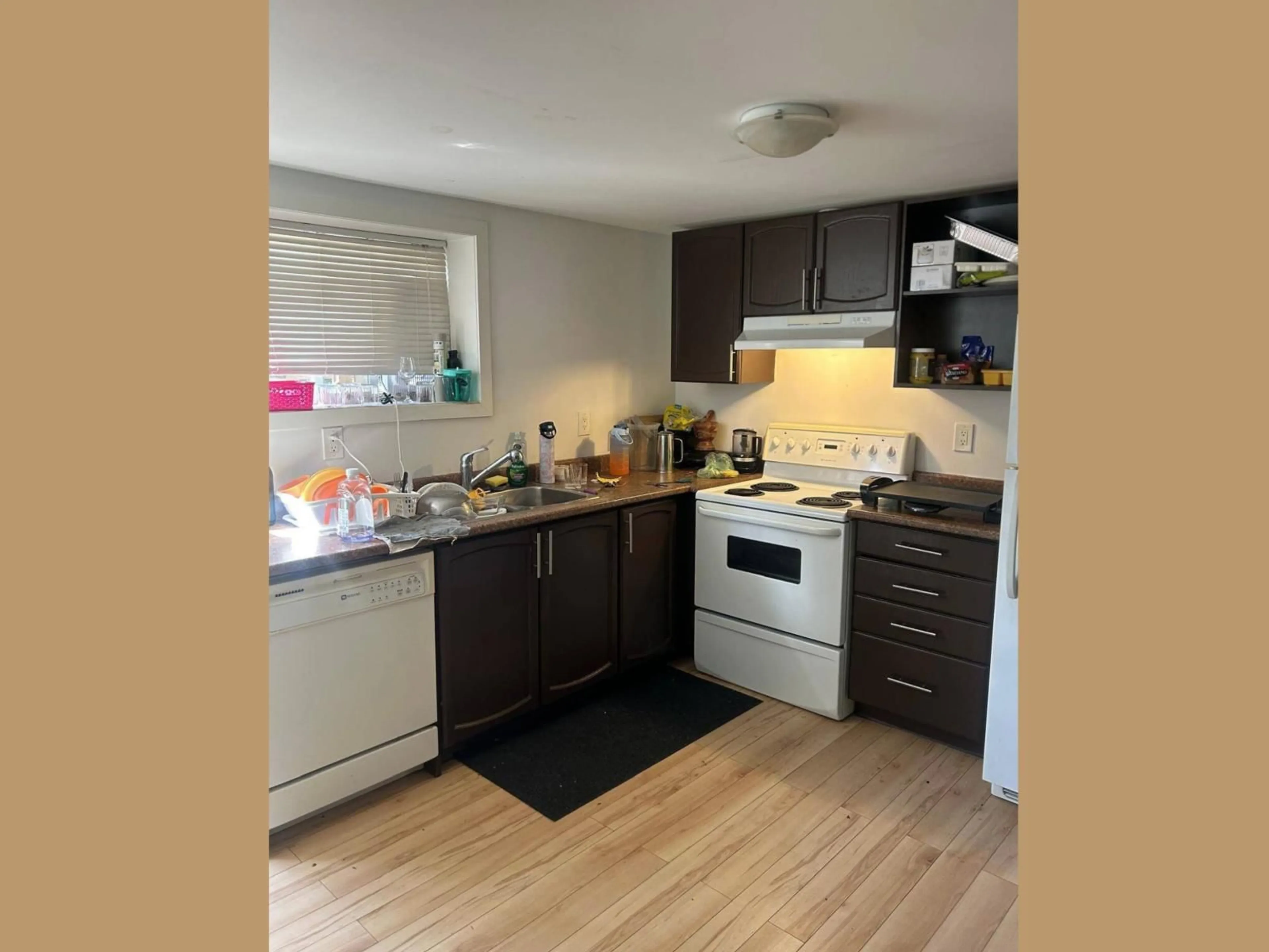 Standard kitchen, unknown for 2797 PRINCESS, Abbotsford British Columbia V2T2S7