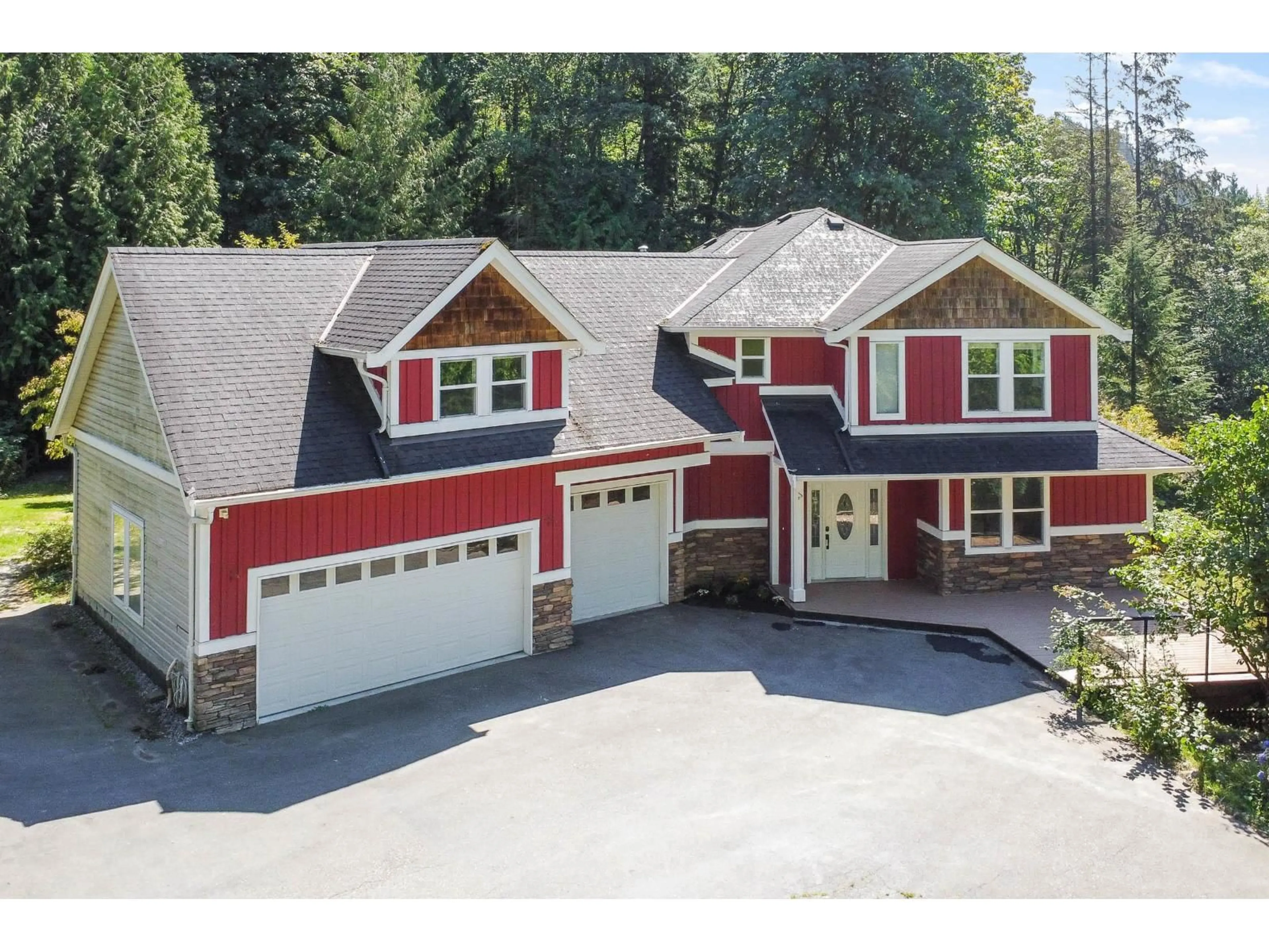A pic from outside/outdoor area/front of a property/back of a property/a pic from drone, unknown for 36198 CASCADE RIDGE, Mission British Columbia V2V7G9