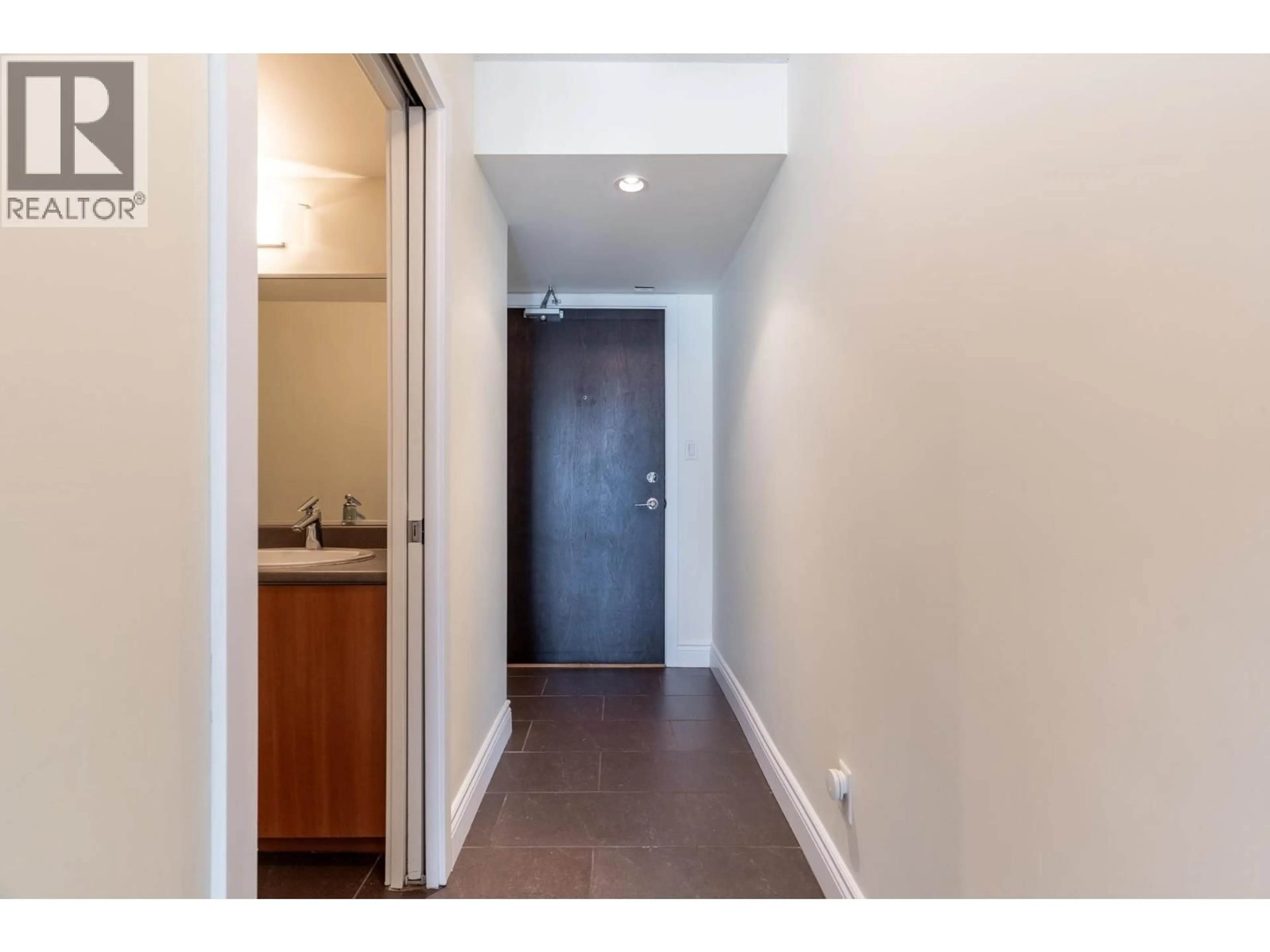 Indoor entryway for 1106 - 58 KEEFER PLACE, Vancouver British Columbia V6B0B8