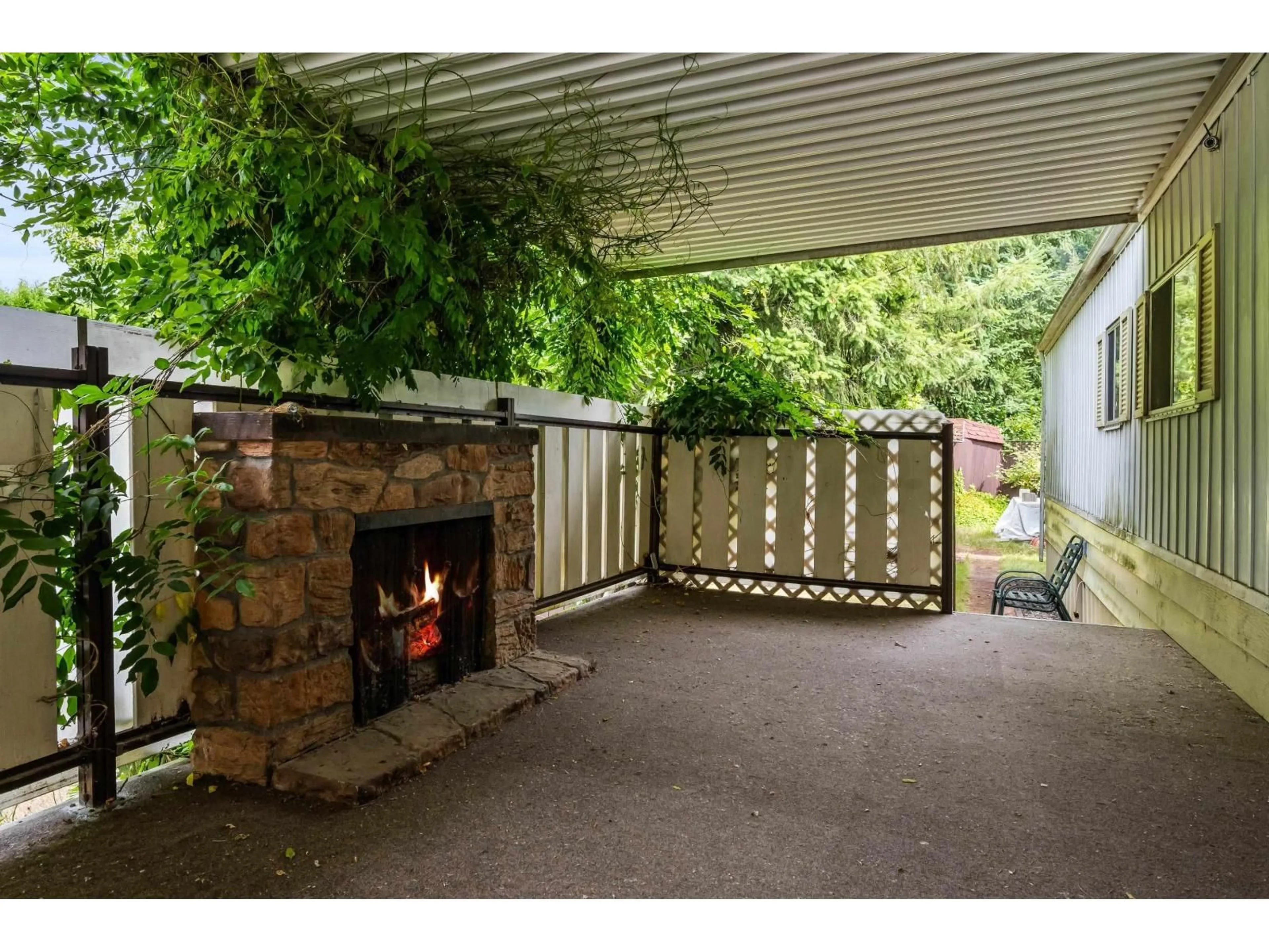 Patio, unknown for 2 - 46484 CHILLIWACK LAKE ROAD, Chilliwack British Columbia V2R3R7