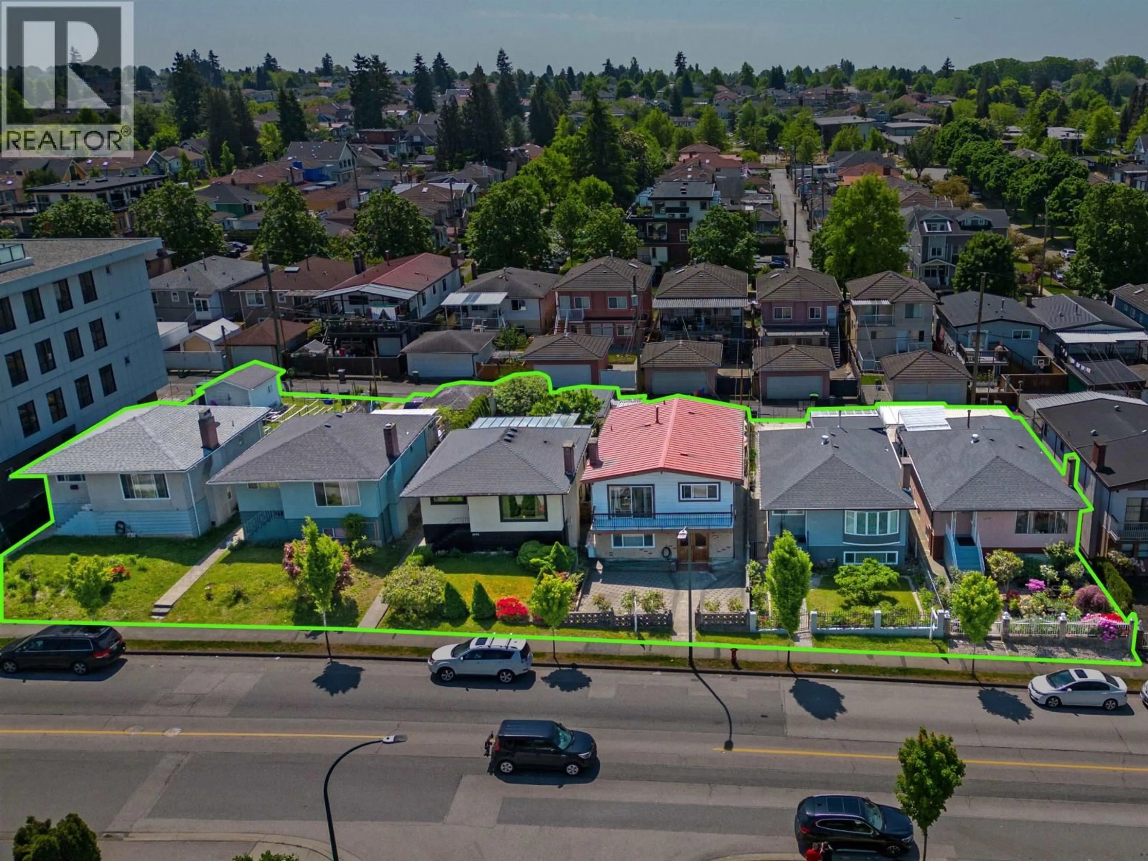 A pic from outside/outdoor area/front of a property/back of a property/a pic from drone, street for 2380 33RD AVENUE, Vancouver British Columbia V5R2S3