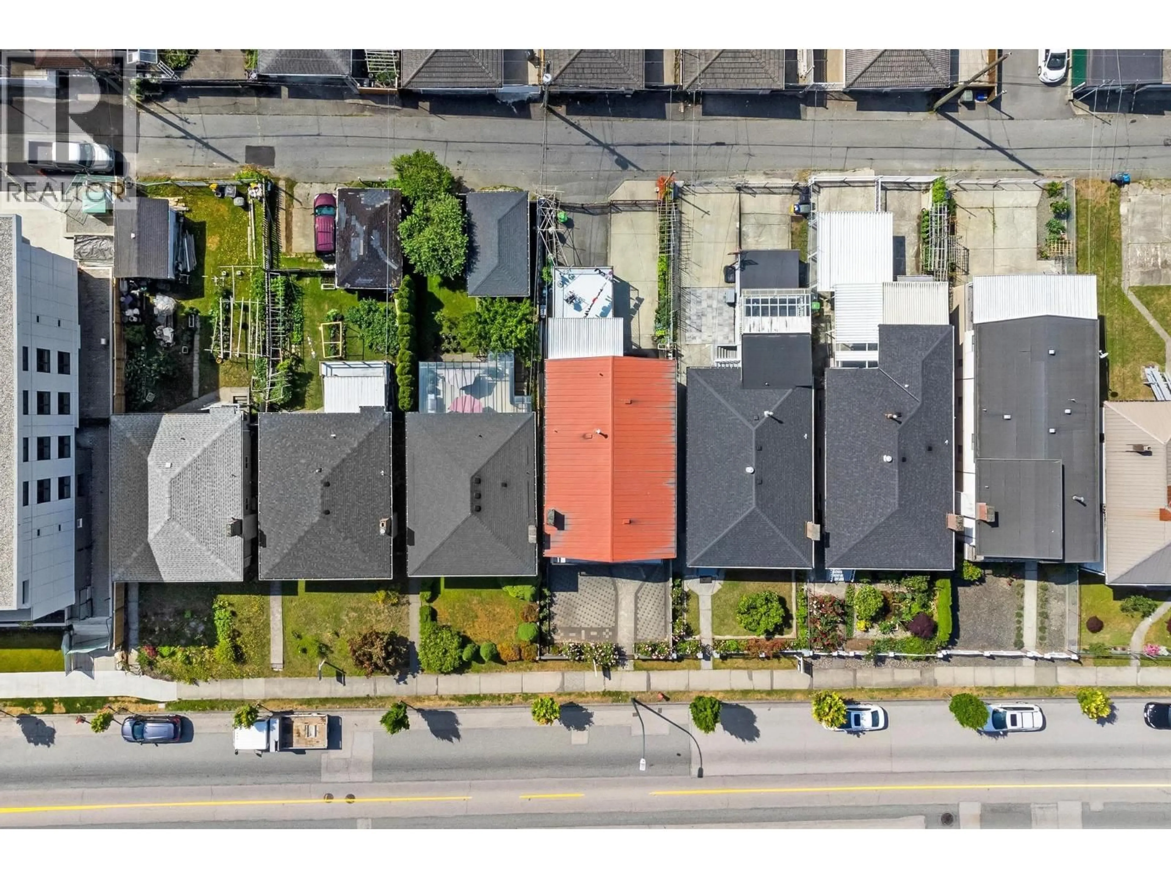 A pic from outside/outdoor area/front of a property/back of a property/a pic from drone, street for 2380 33RD AVENUE, Vancouver British Columbia V5R2S3