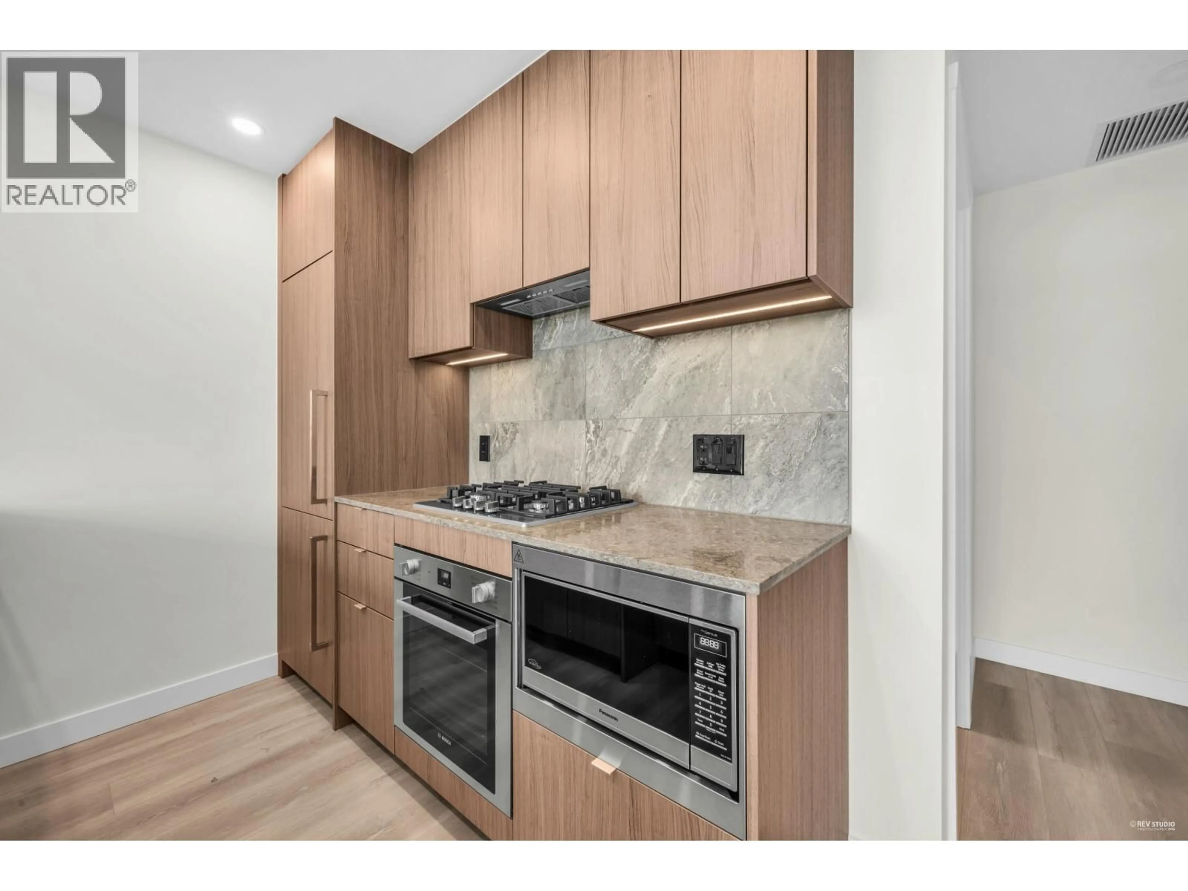 Standard kitchen, unknown for 1608 - 626 CLAREMONT STREET, Coquitlam British Columbia V3J3T4