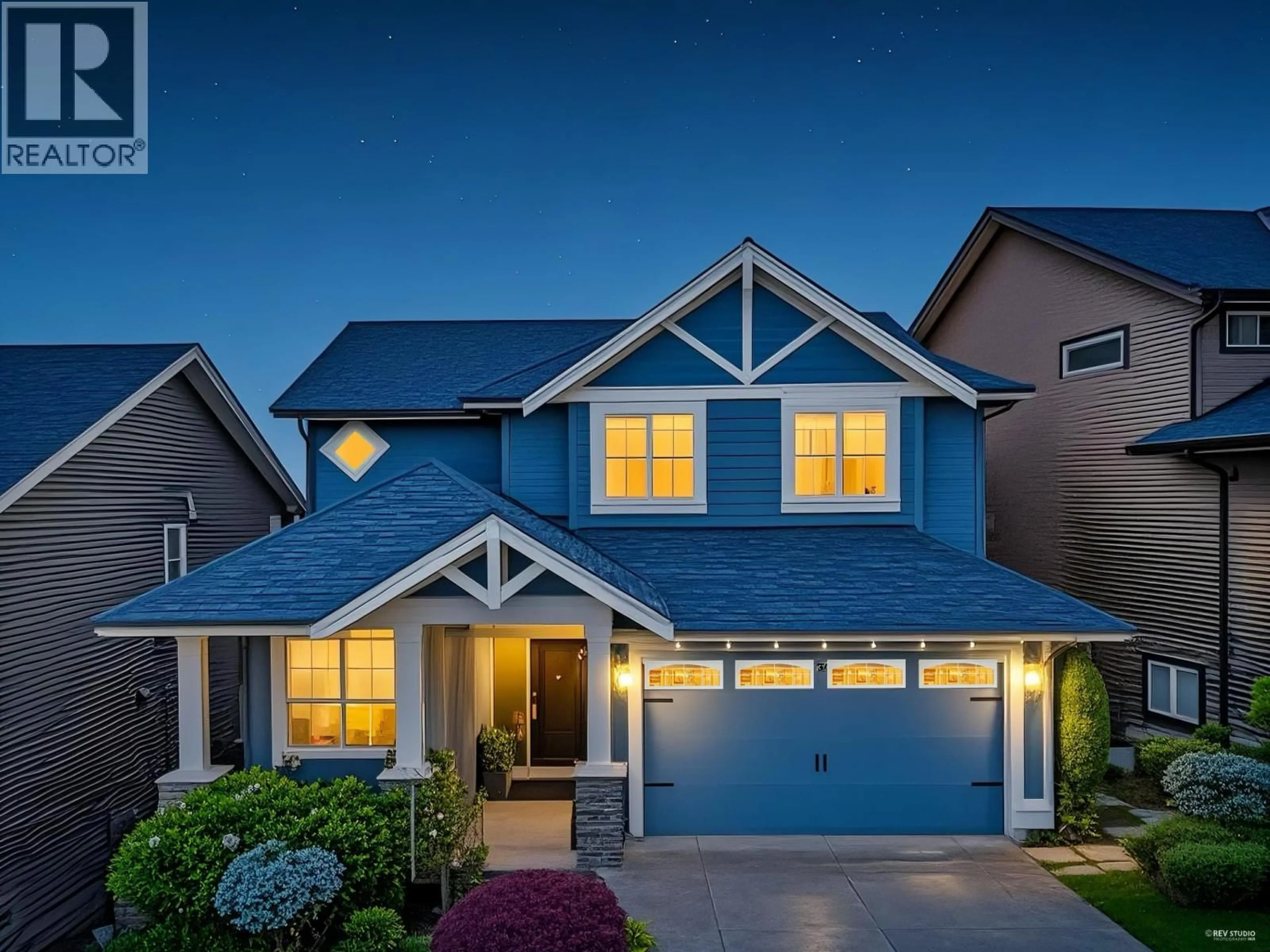 Home with vinyl exterior material, street for 1504 DAYTON STREET, Coquitlam British Columbia V3E0J6