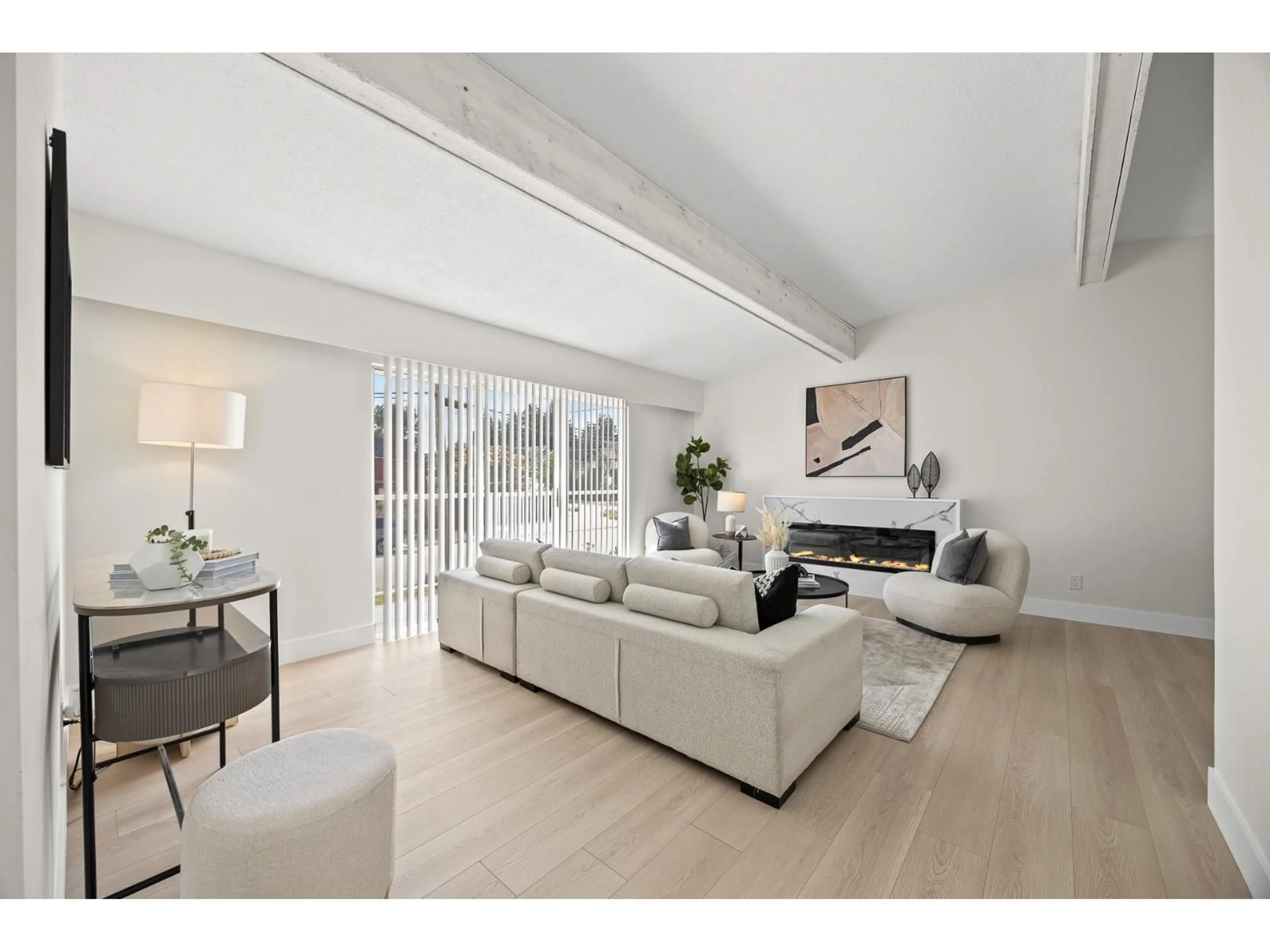 Living room with furniture, unknown for 8532 SULLIVAN, Delta British Columbia V4C4E4