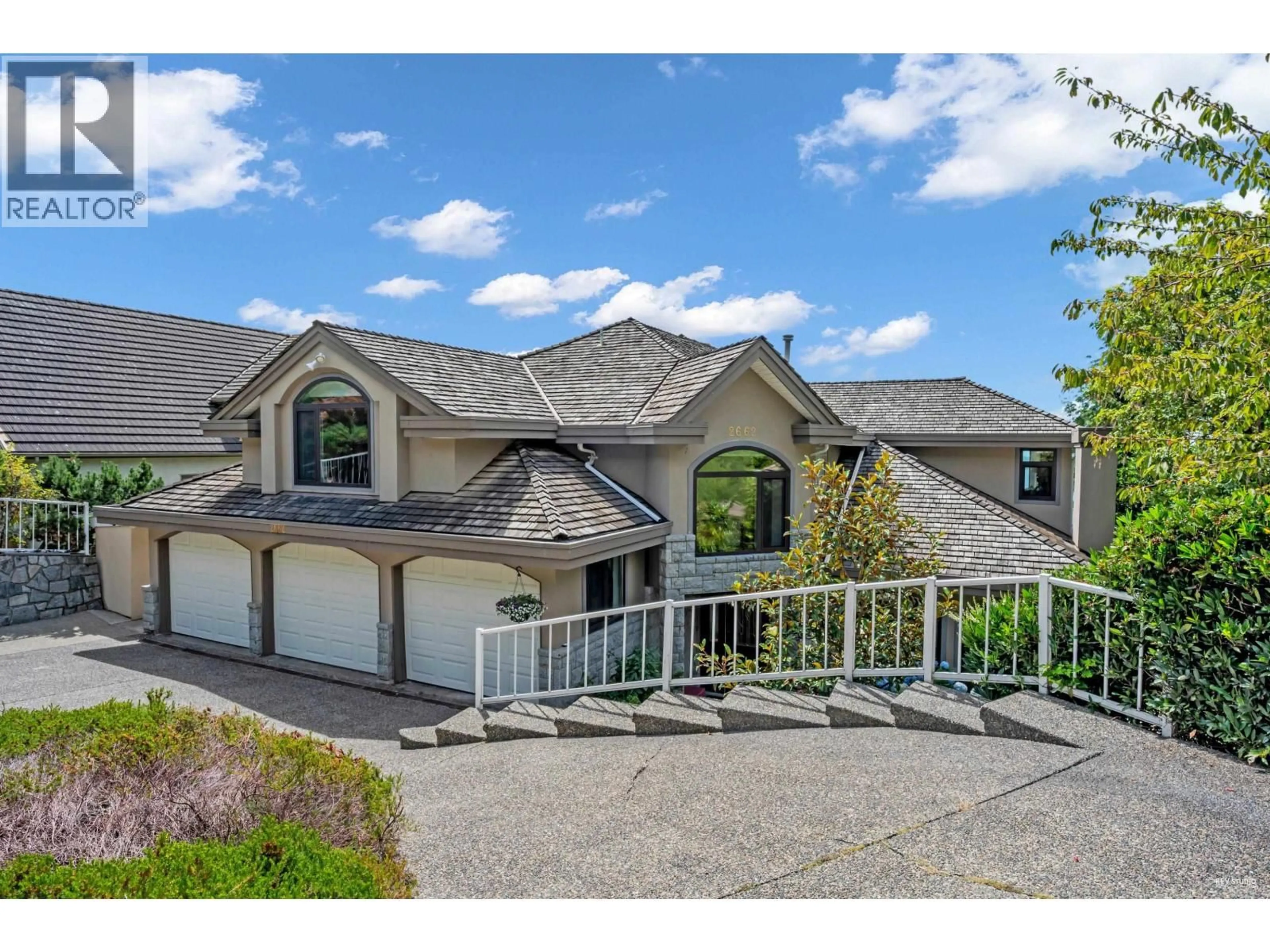 A pic from outside/outdoor area/front of a property/back of a property/a pic from drone, unknown for 2662 CHELSEA PLACE, West Vancouver British Columbia V7S3E5