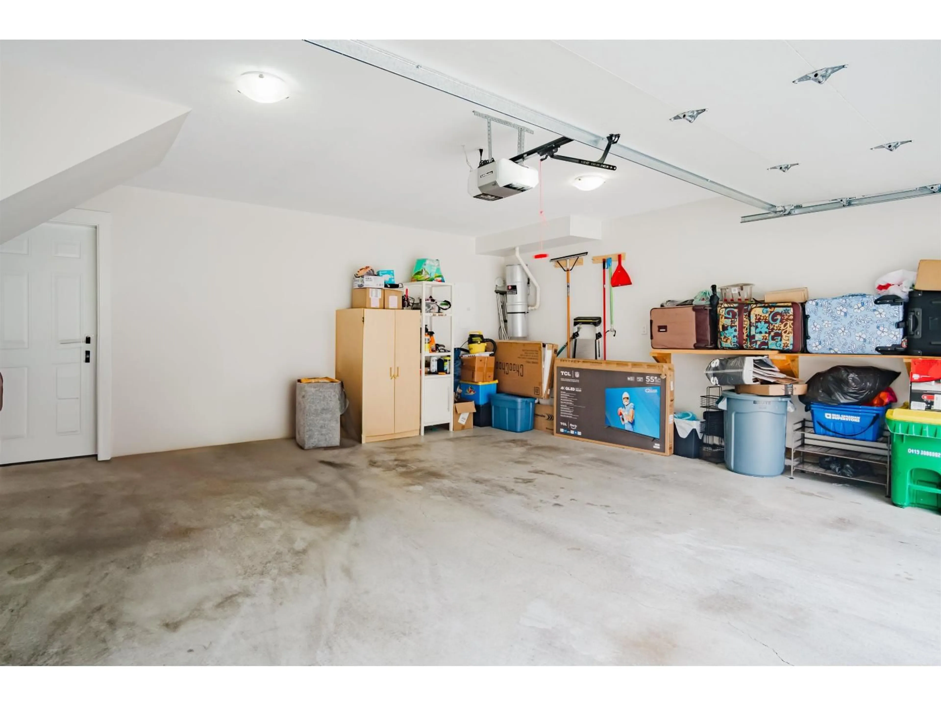 Indoor garage for 24 - 6929 142, Surrey British Columbia V3W5N1