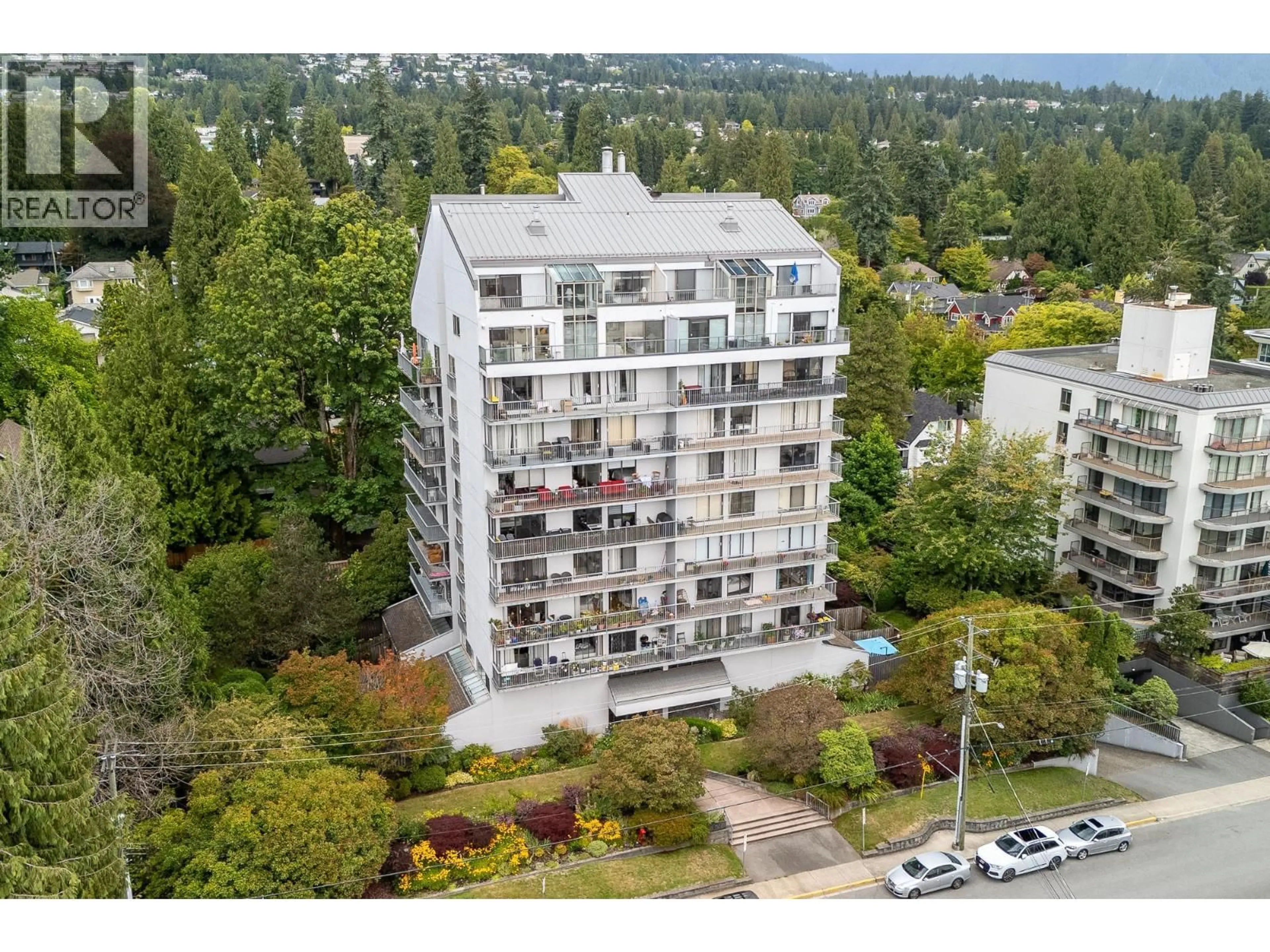 A pic from outside/outdoor area/front of a property/back of a property/a pic from drone, city buildings view from balcony for 803 - 1745 ESQUIMALT AVENUE, West Vancouver British Columbia V7V1R7