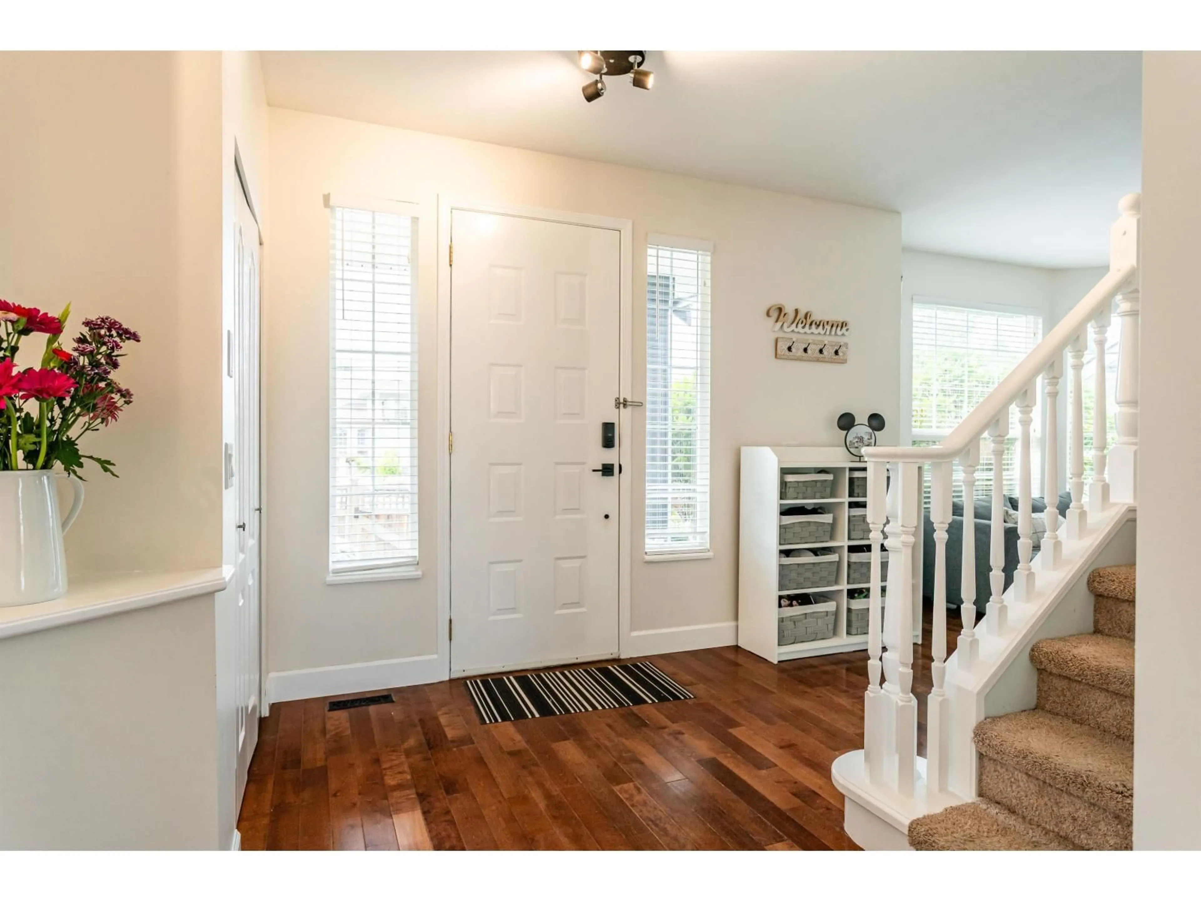 Indoor entryway for 18599 64, Surrey British Columbia V3S8X3