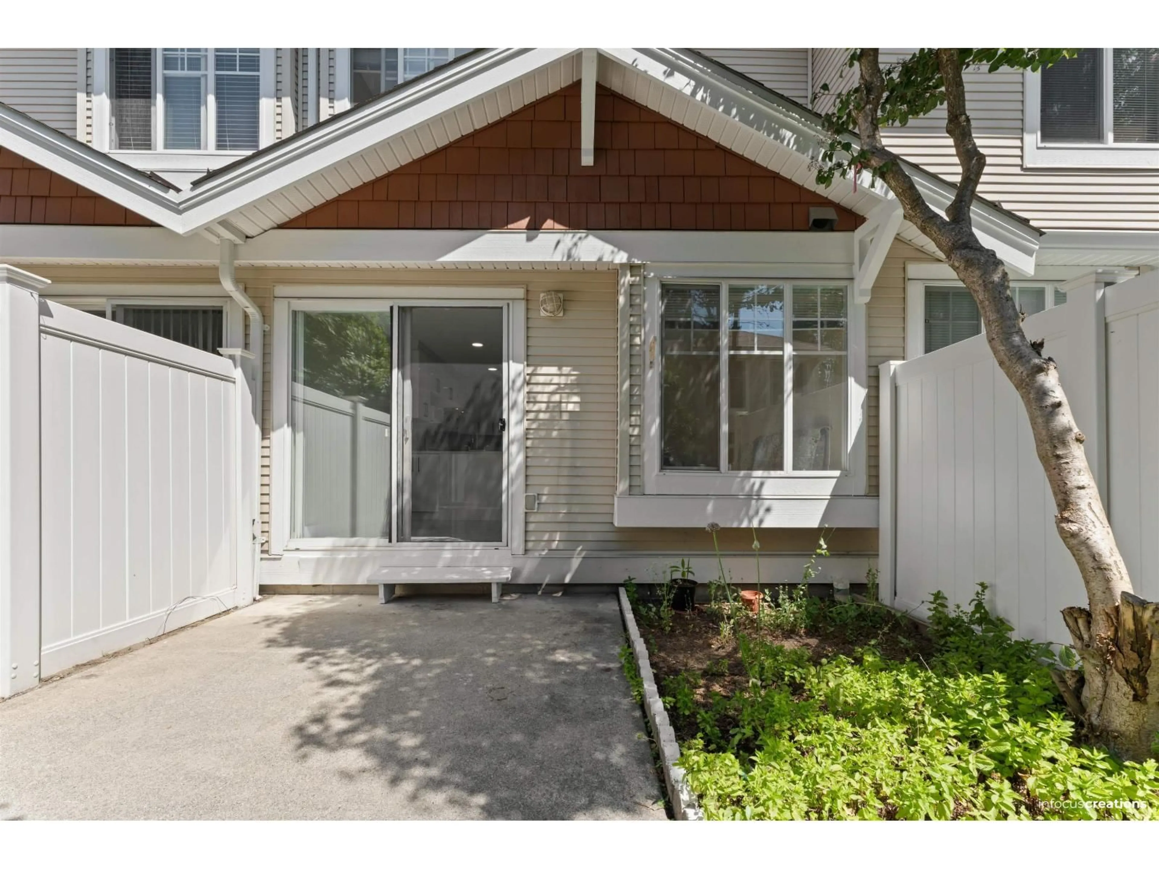 Indoor entryway for 66 - 12110 75A, Surrey British Columbia V3W1M1