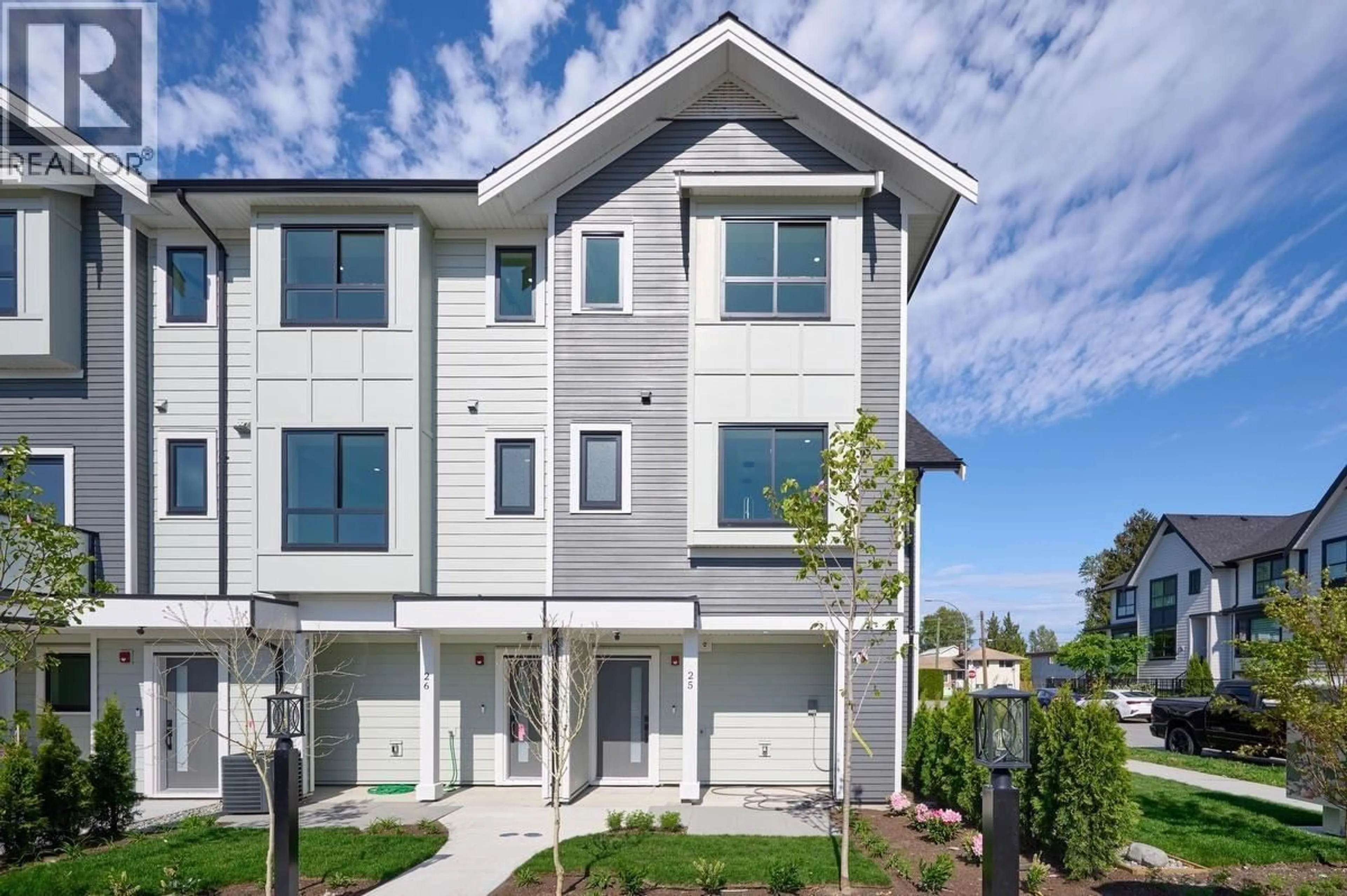 Home with vinyl exterior material, street for 25 - 1115 ROMA AVENUE, New Westminster British Columbia V3M6S1