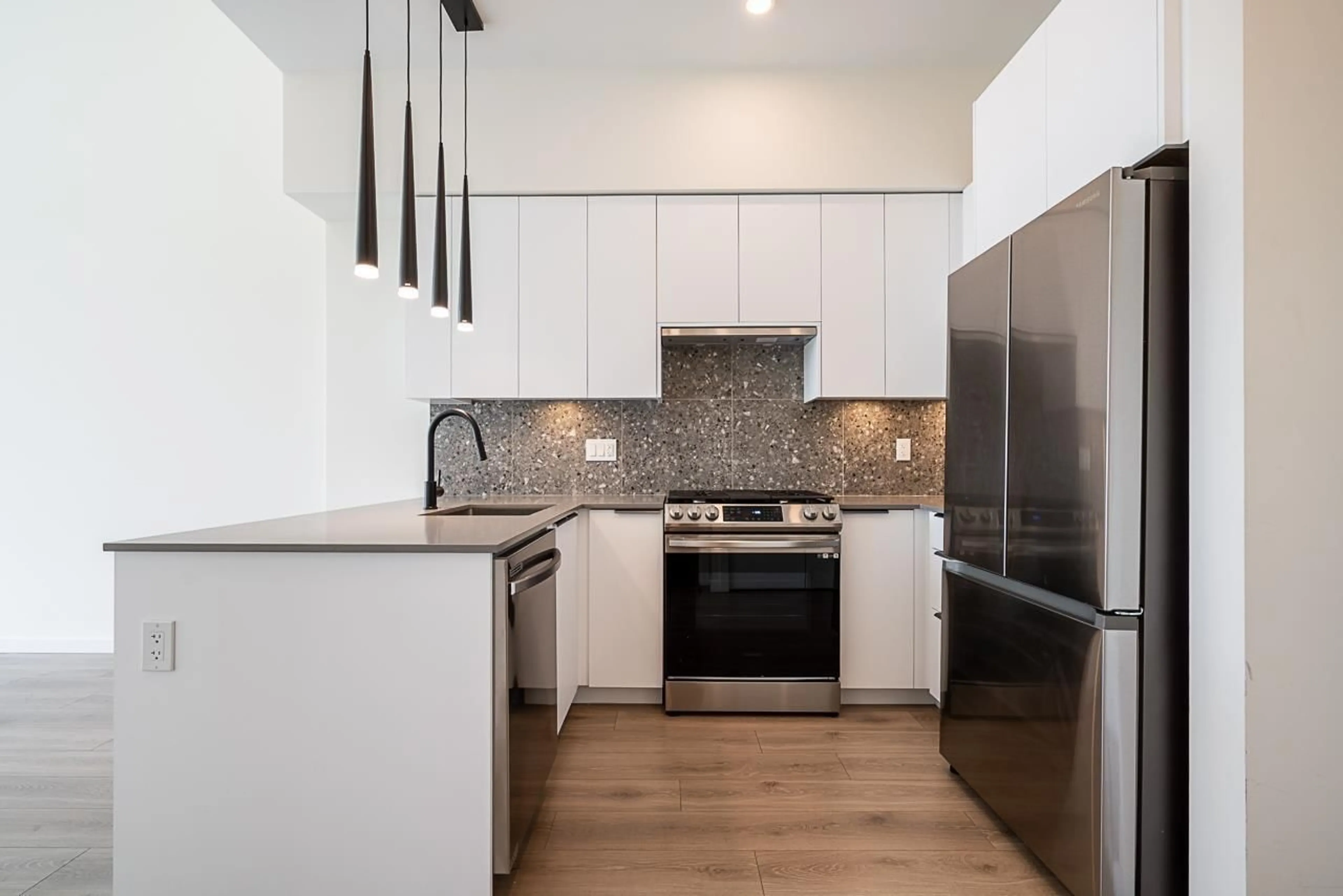Contemporary kitchen, unknown for 614 - 7920 206, Langley British Columbia V2Y3X1