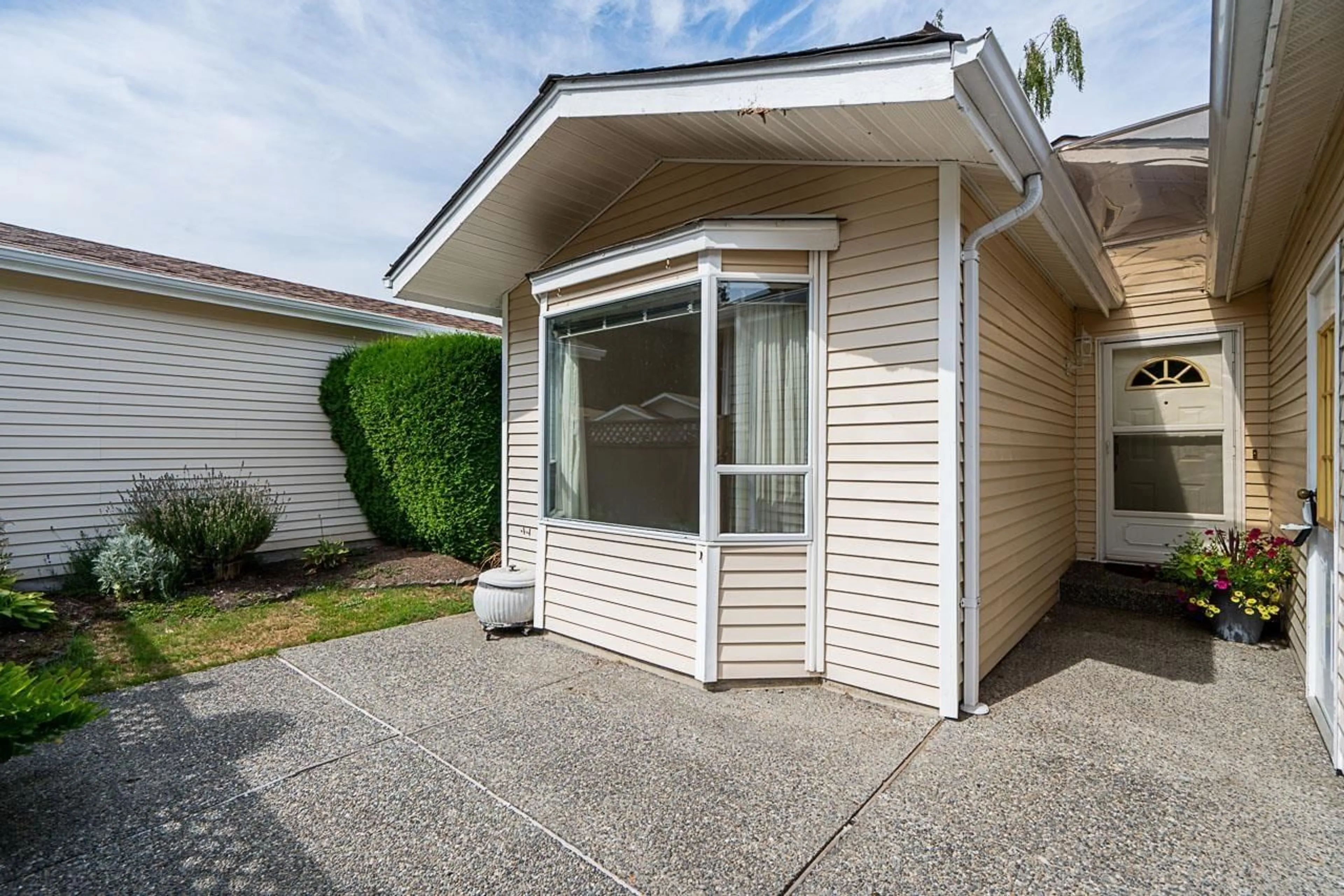 Home with vinyl exterior material, street for 81 - 1400 164, Surrey British Columbia V4A8V9