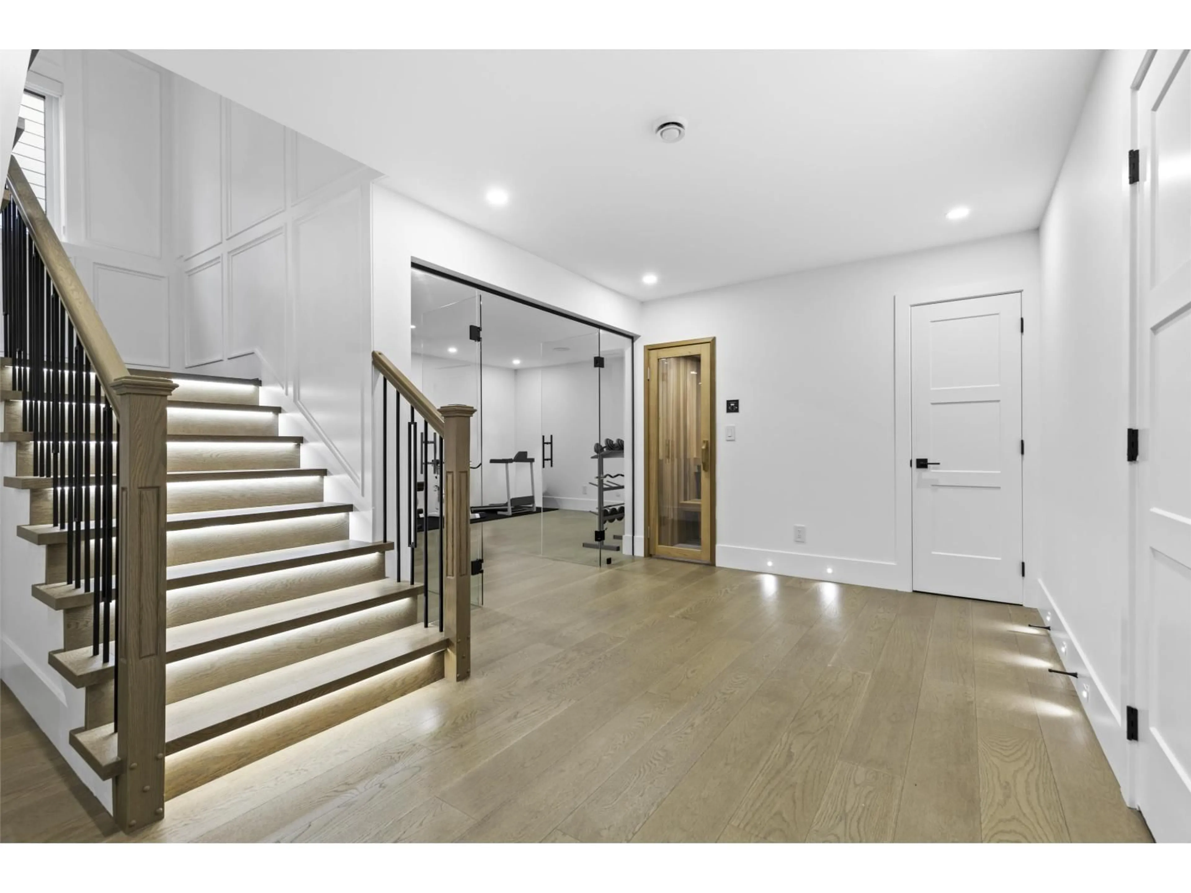 Indoor foyer for 19759 33, Langley British Columbia V3A0N9